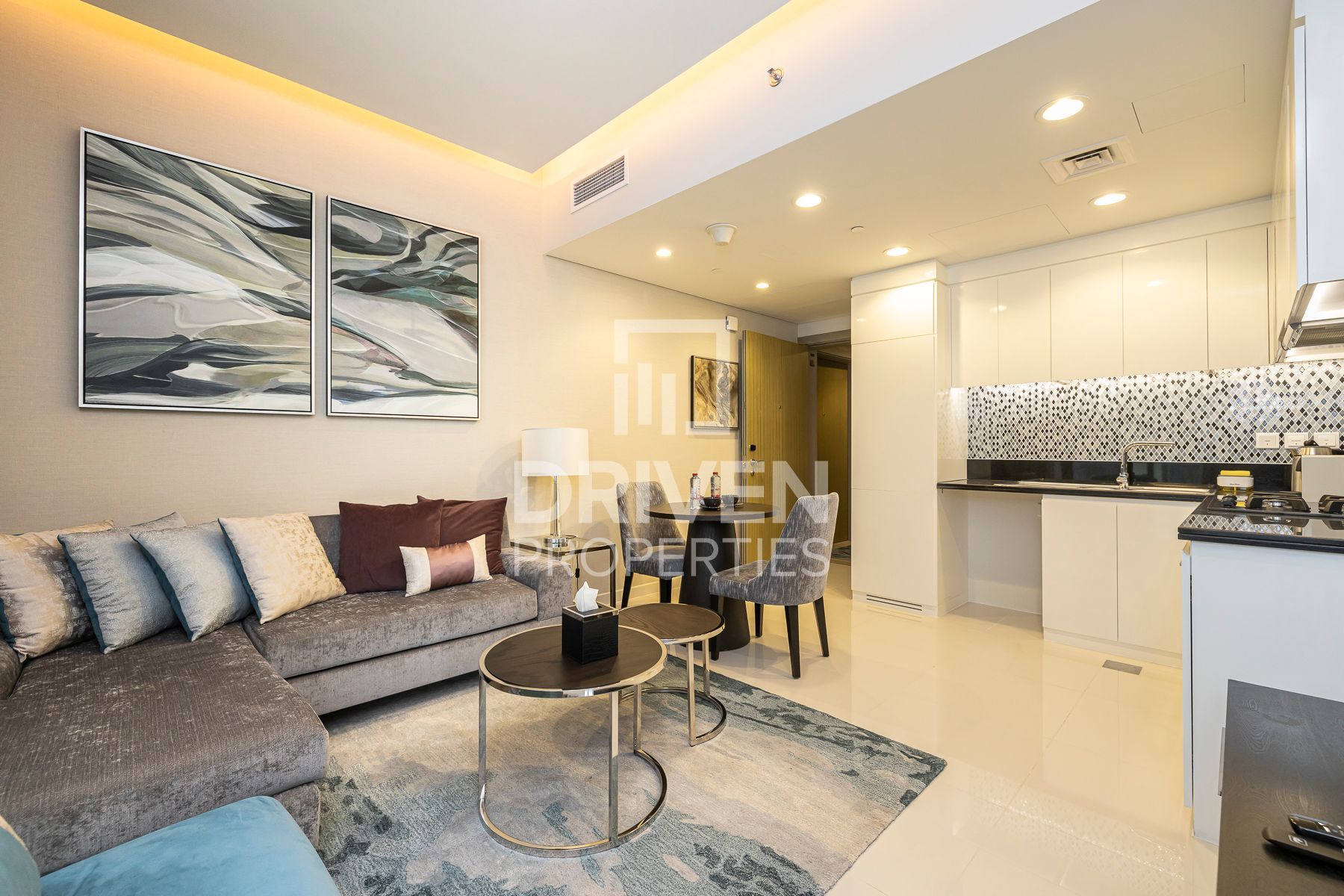 Modern Layout Elegant Unit Prime Location