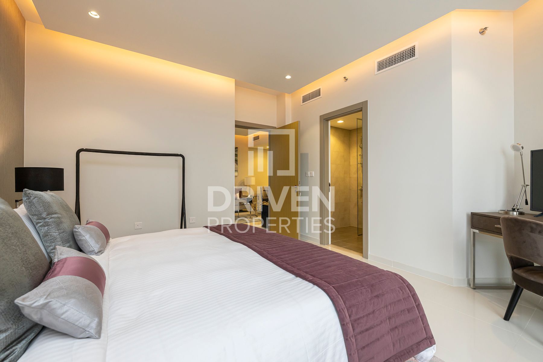 Modern Layout Elegant Unit Prime Location