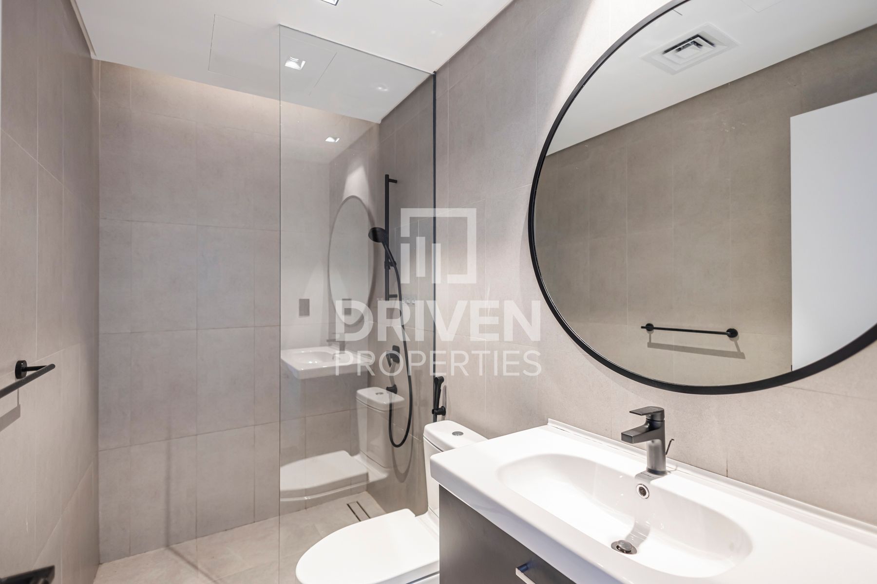 Burj and Canal View Spacious Ready to move in