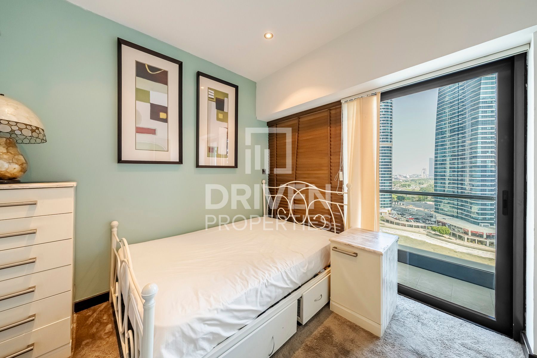 Furnished and Ready to move in Spacious