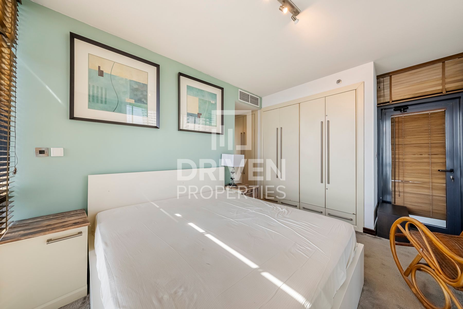 Furnished and Ready to move in Spacious