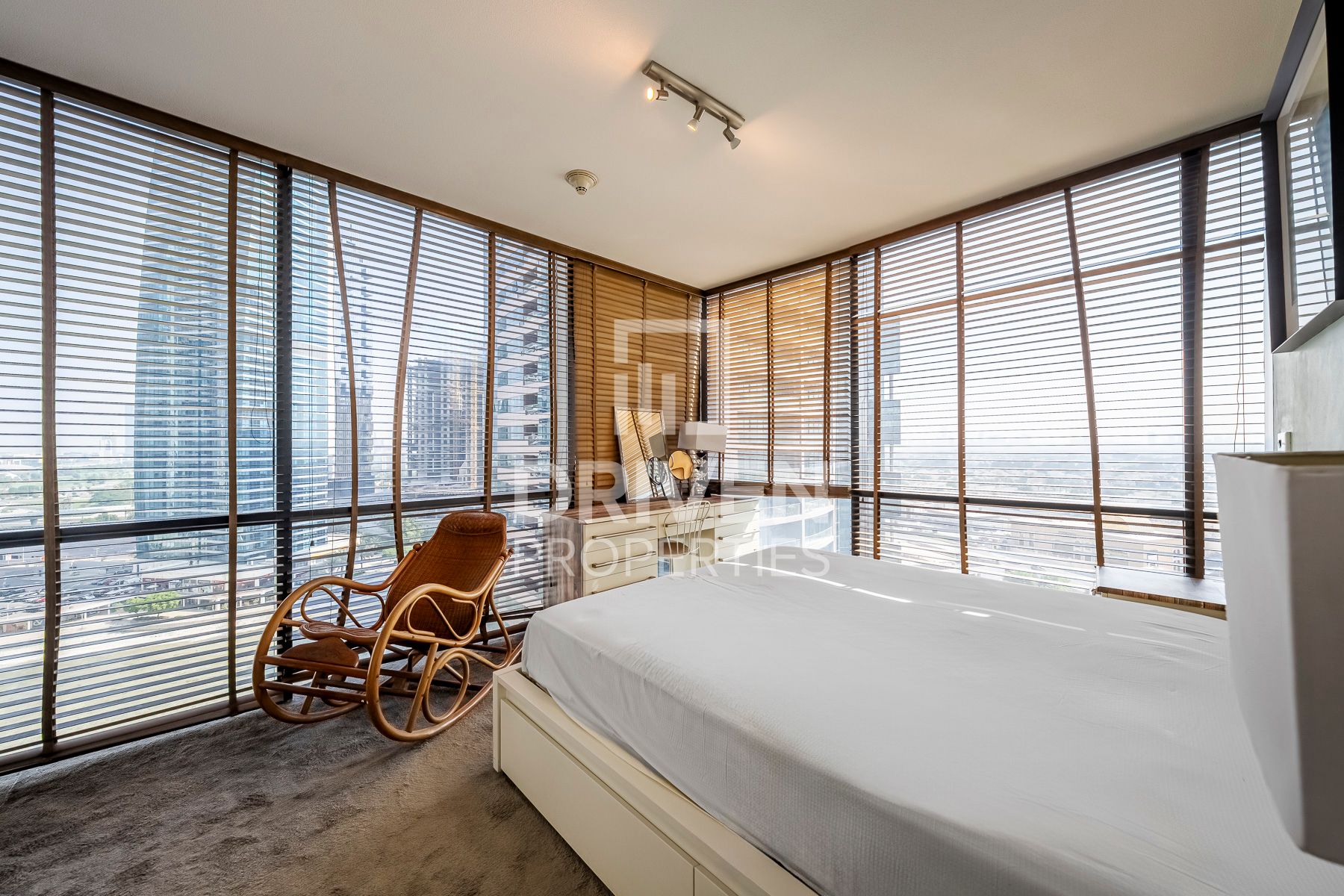 Furnished and Ready to move in Spacious