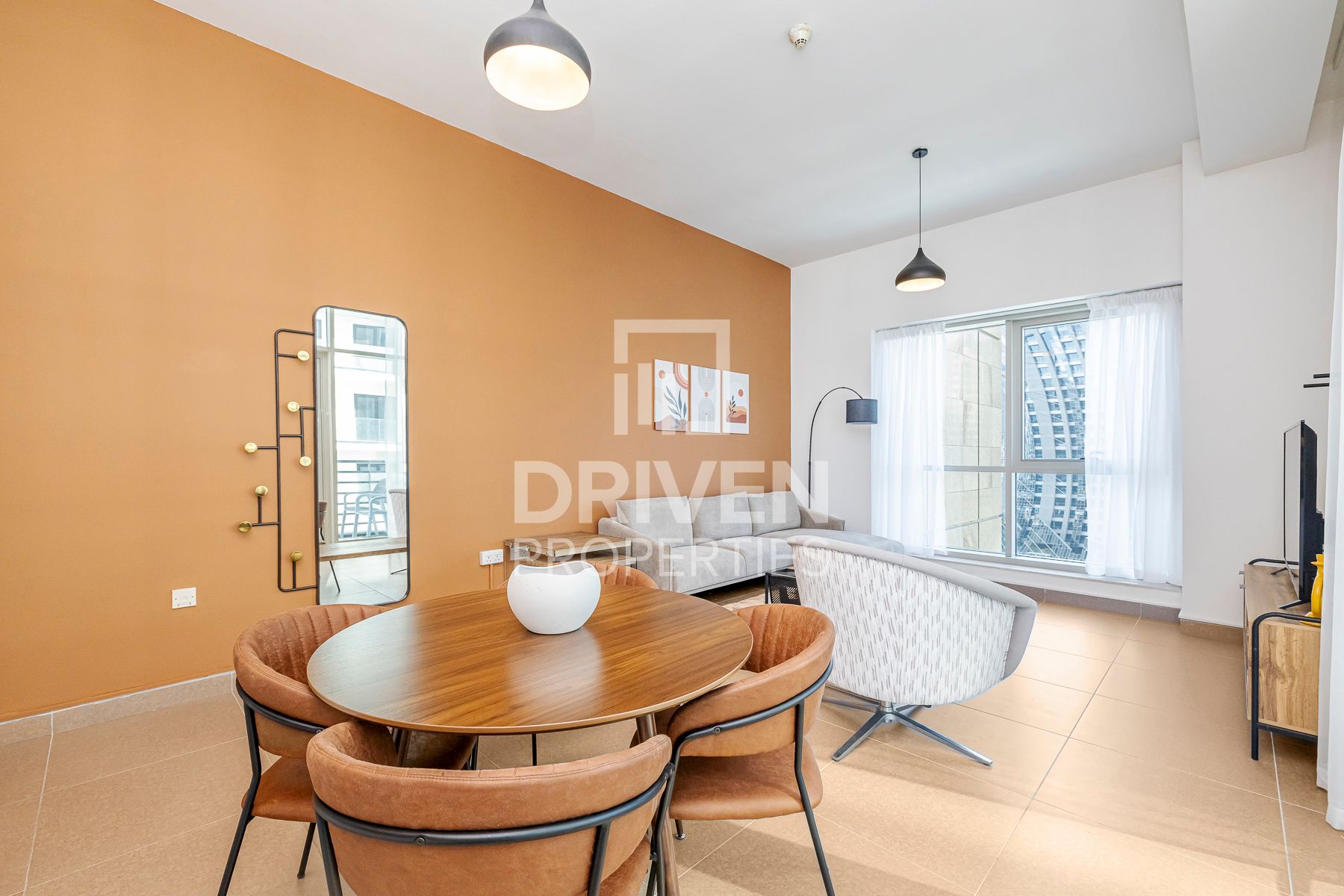 Prime Location Elegant Living Canal View