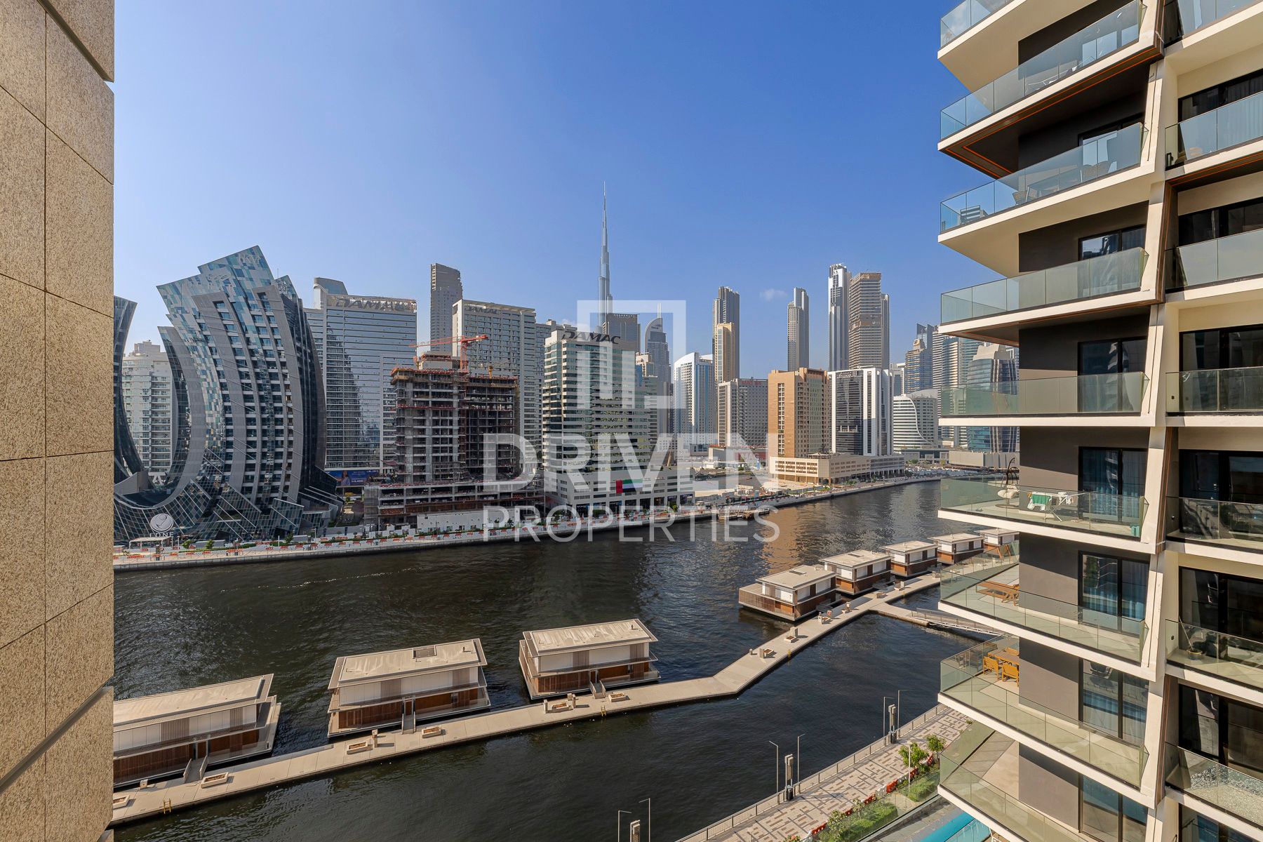 Prime Location Elegant Living Canal View