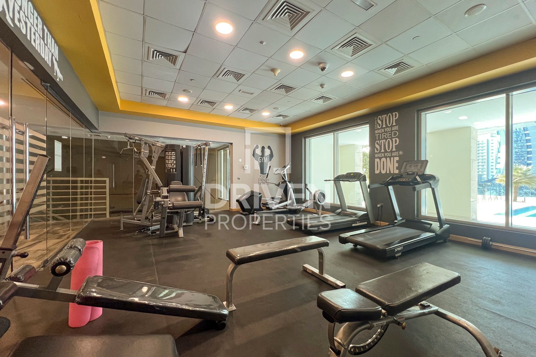 Prime Location Elegant Living Canal View