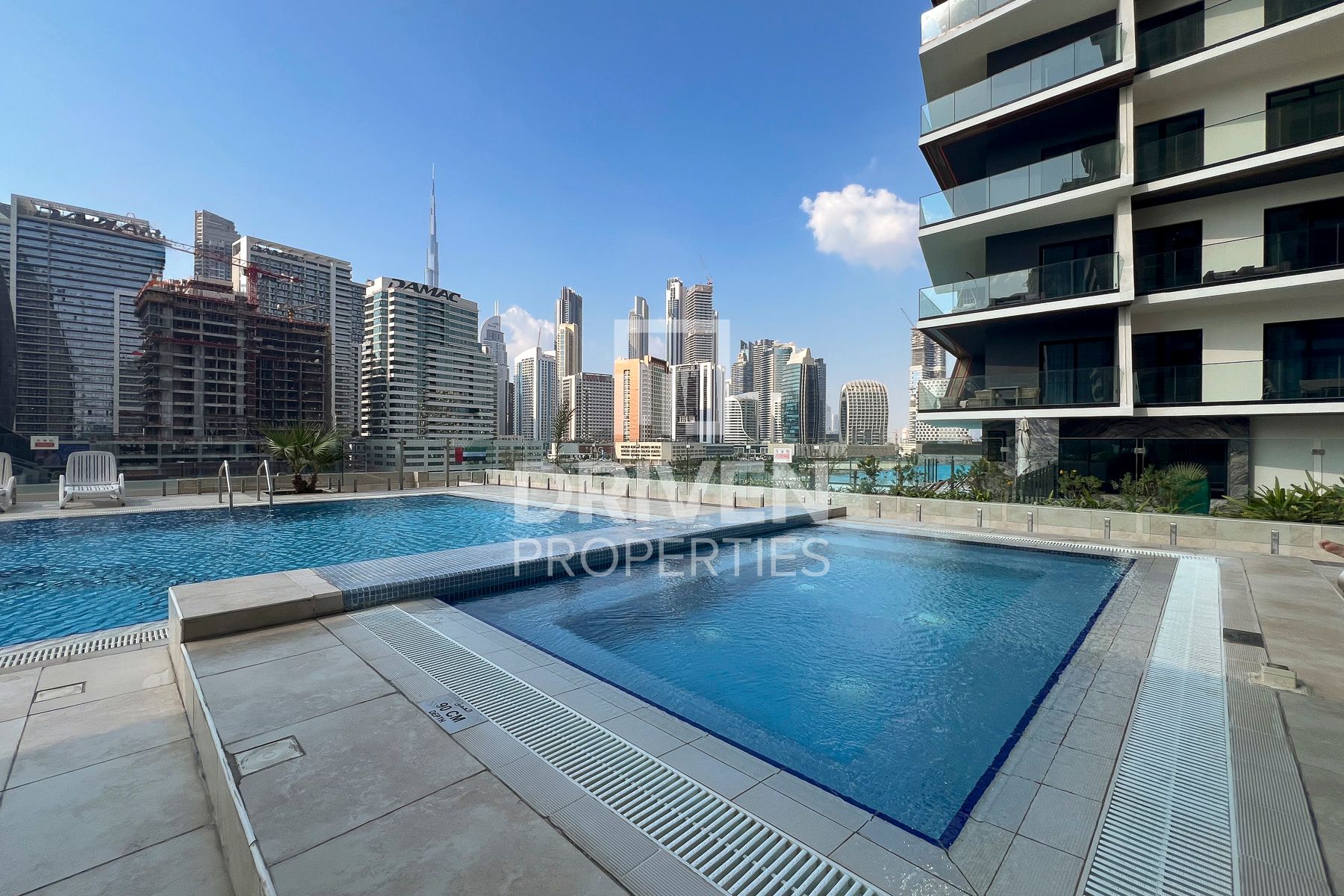 Prime Location Elegant Living Canal View