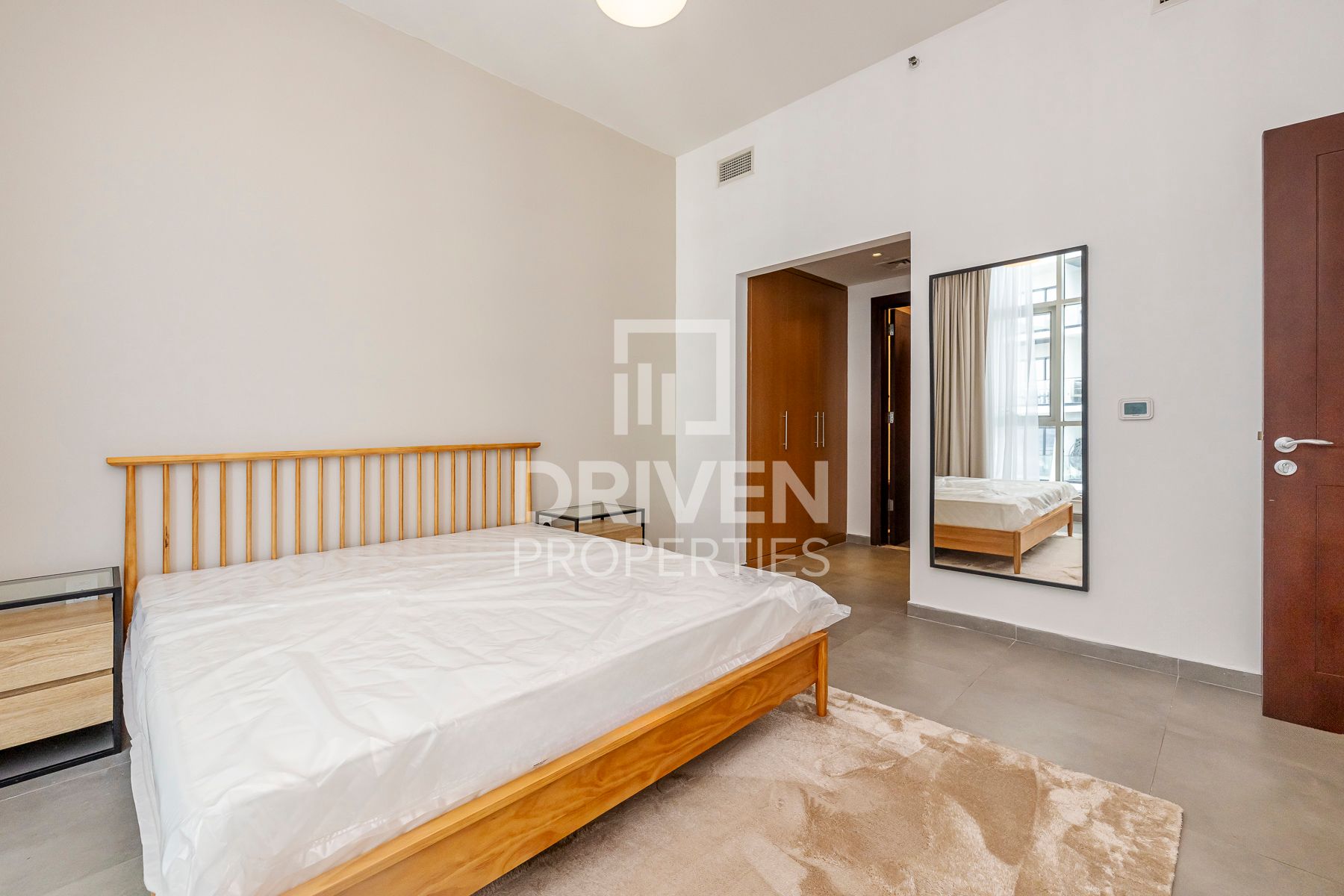 Prime Location Elegant Living Canal View