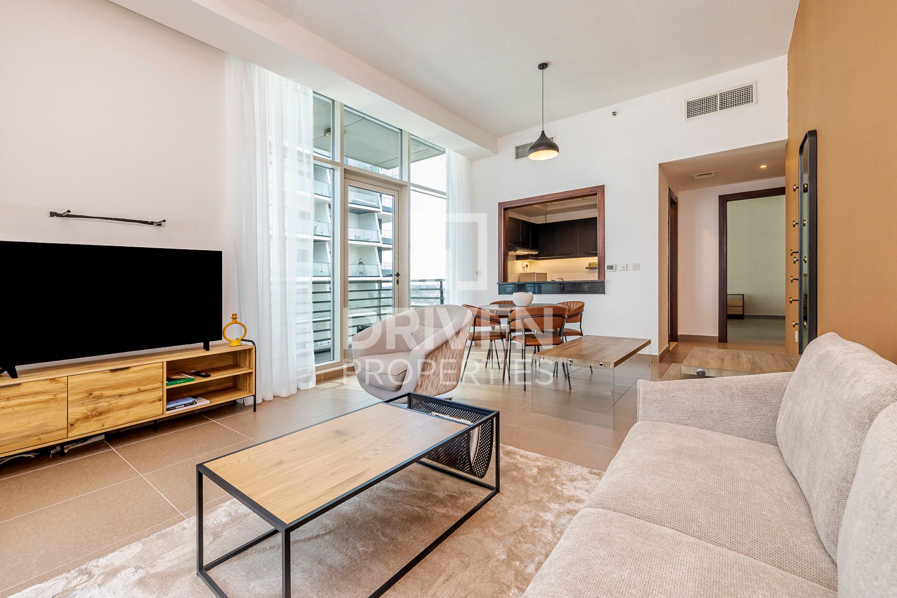 Prime Location Elegant Living Canal View