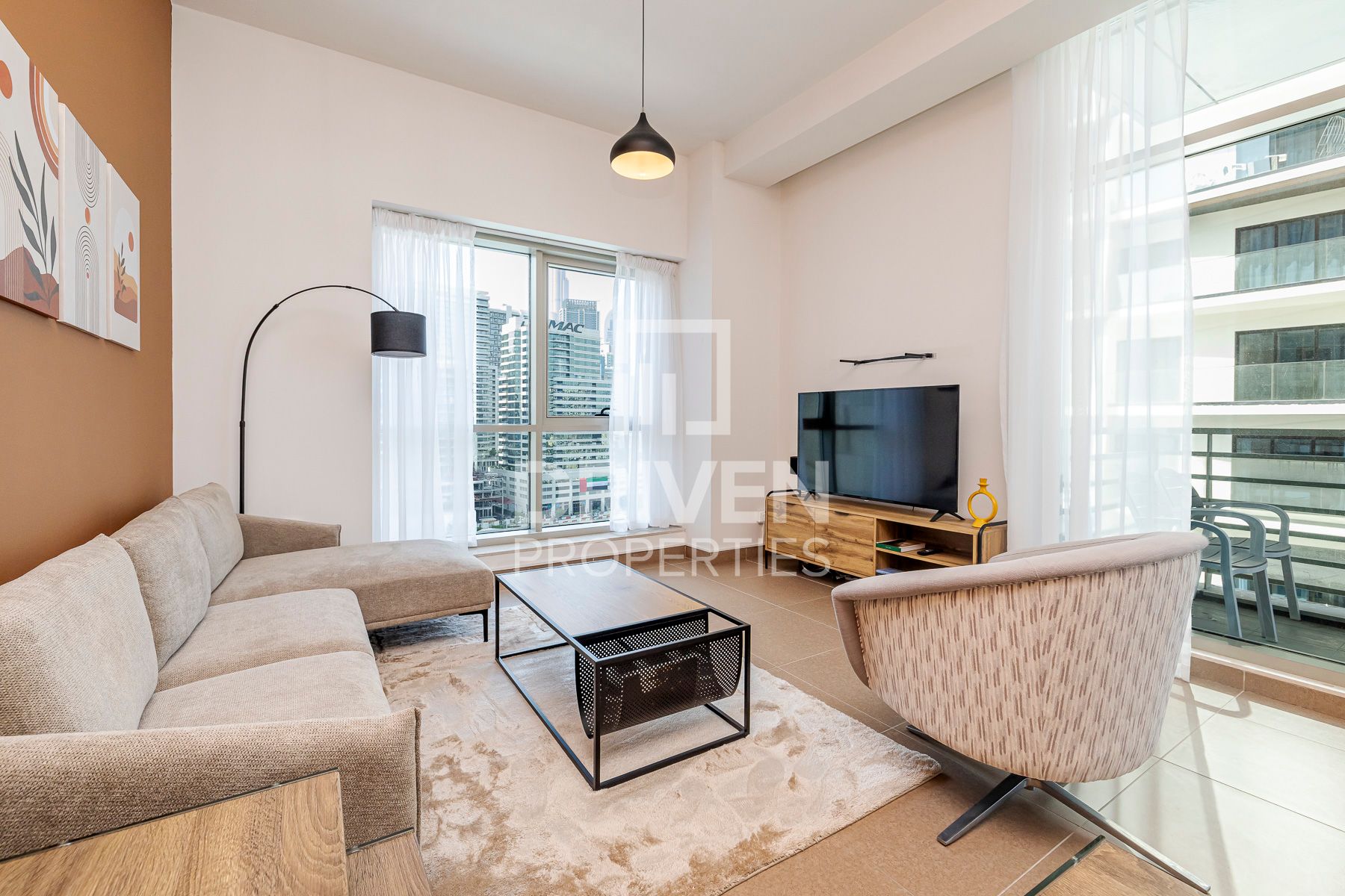 Prime Location Elegant Living Canal View