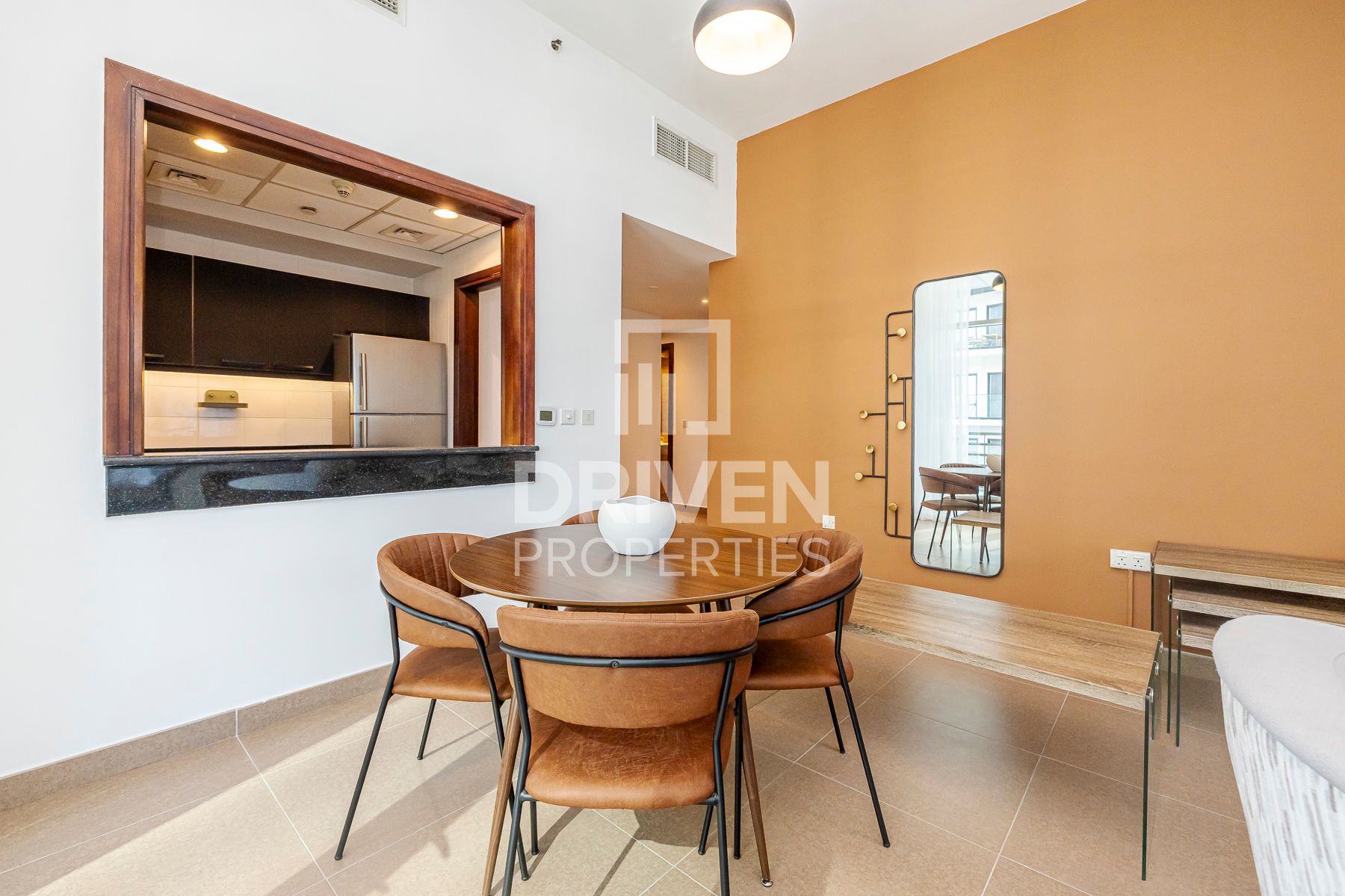 Prime Location Elegant Living Canal View