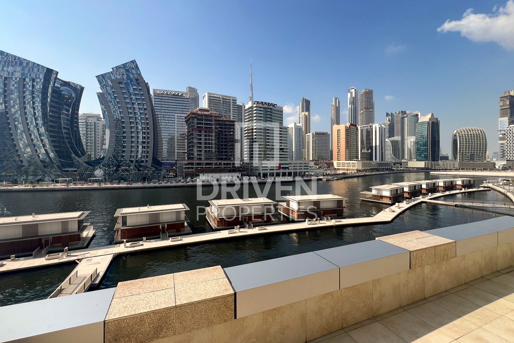 Prime Location Elegant Living Canal View