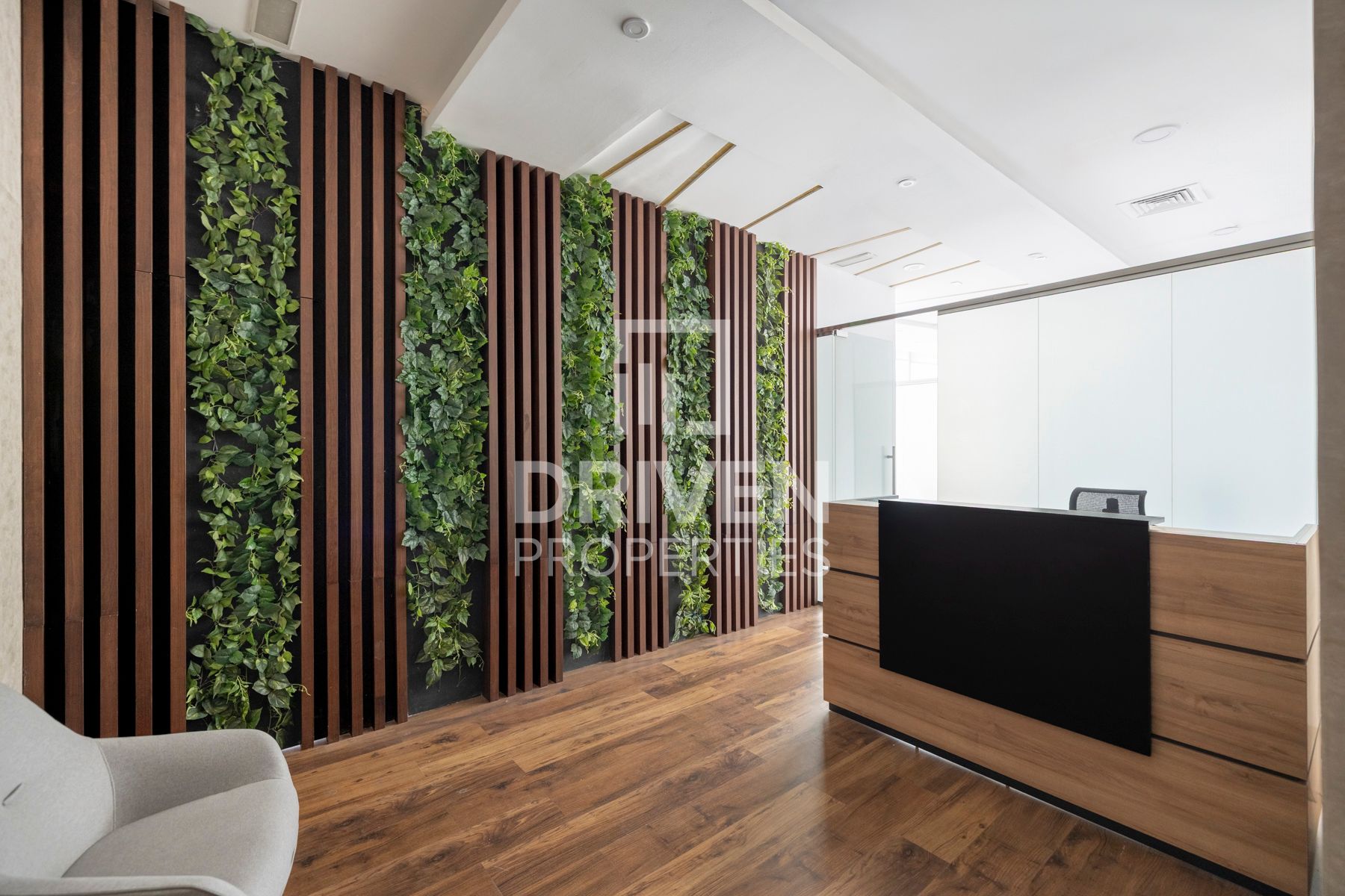 Ready to Move in Furnished Close to Metro