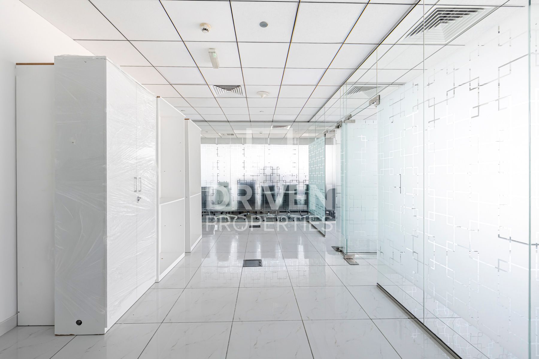 Vacant Office High Floor Close to Metro