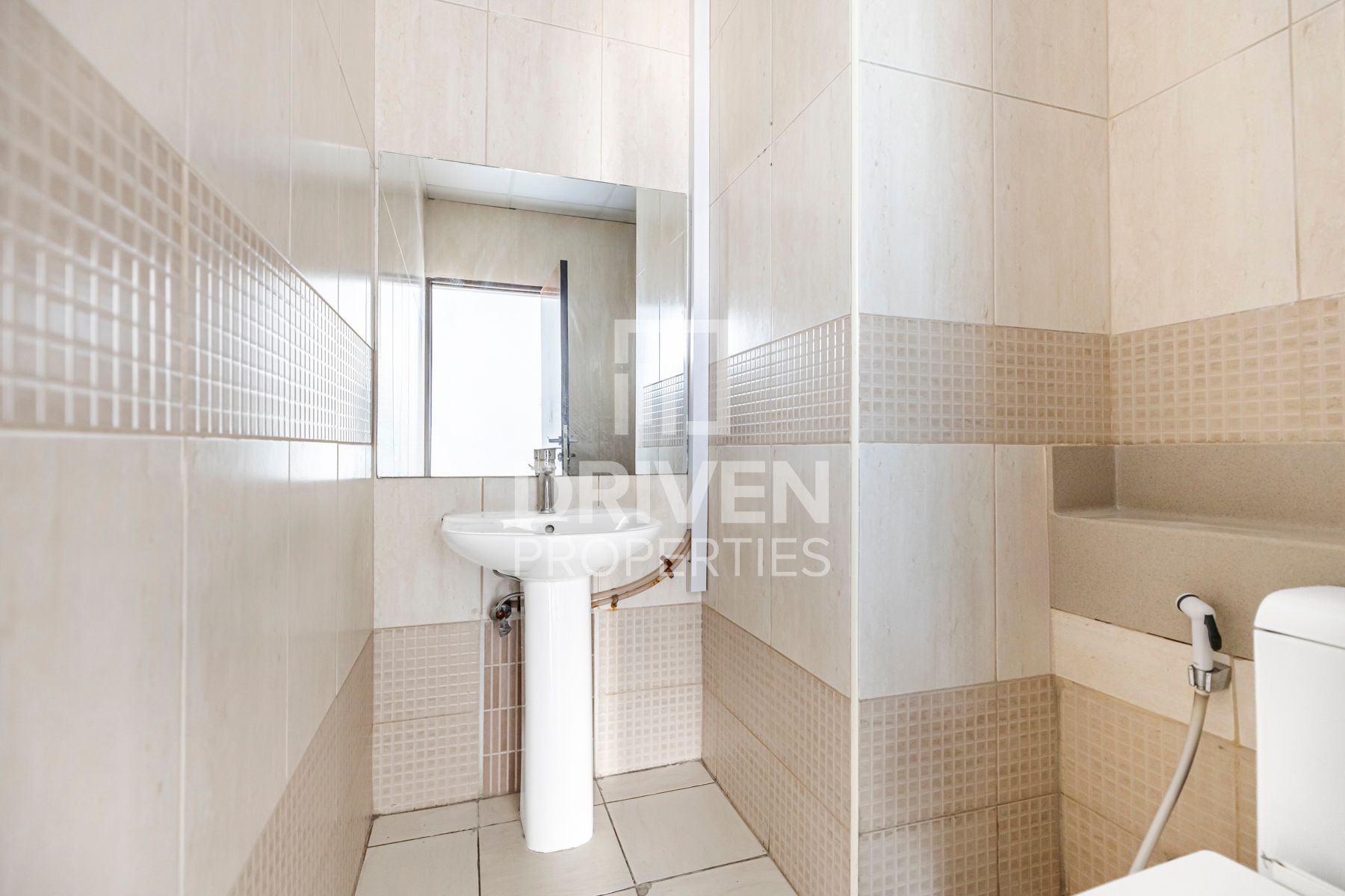 Vacant Office High Floor Close to Metro