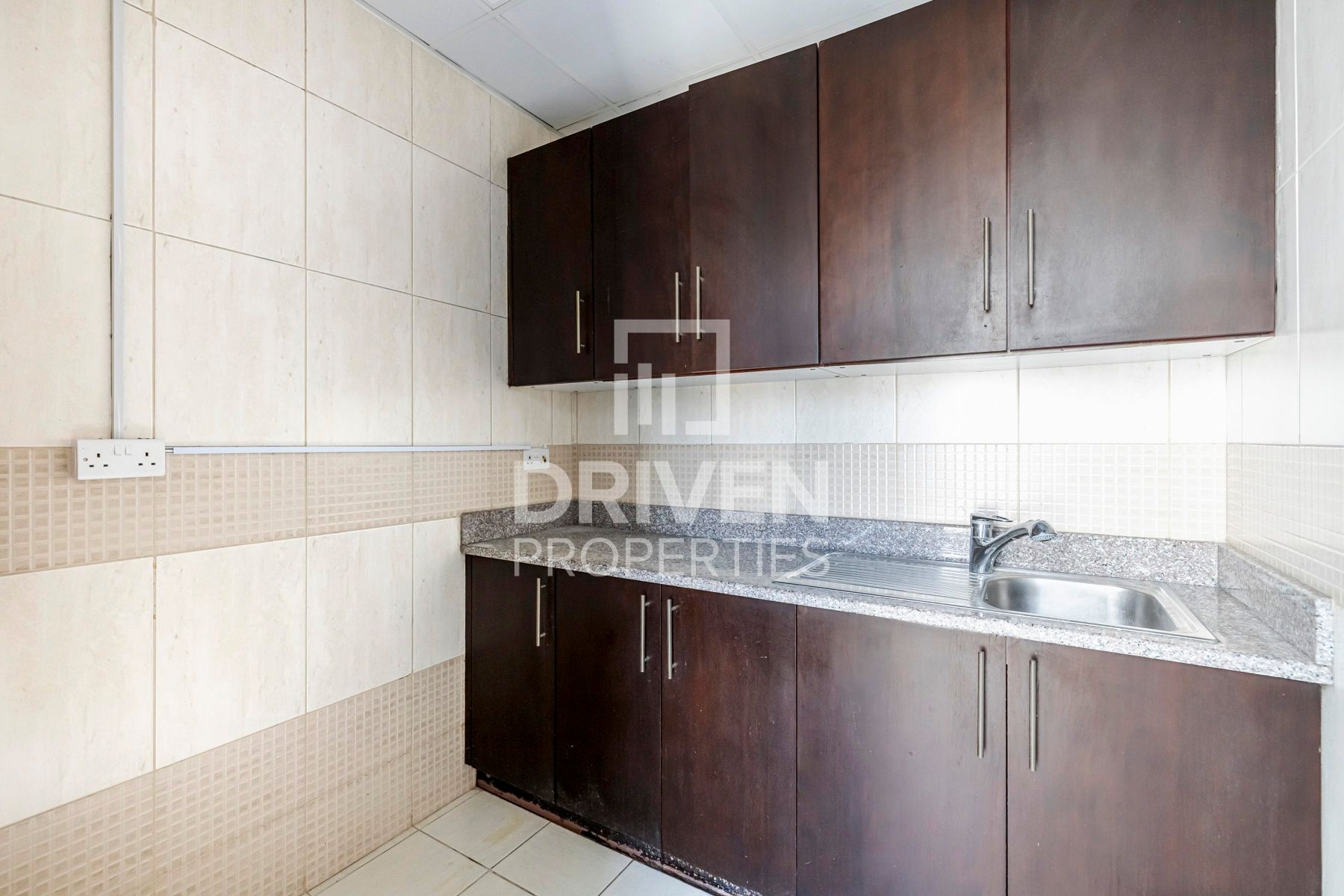 Vacant Office High Floor Close to Metro