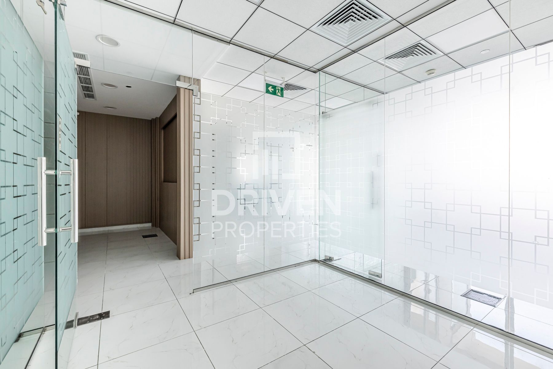 Vacant Office High Floor Close to Metro