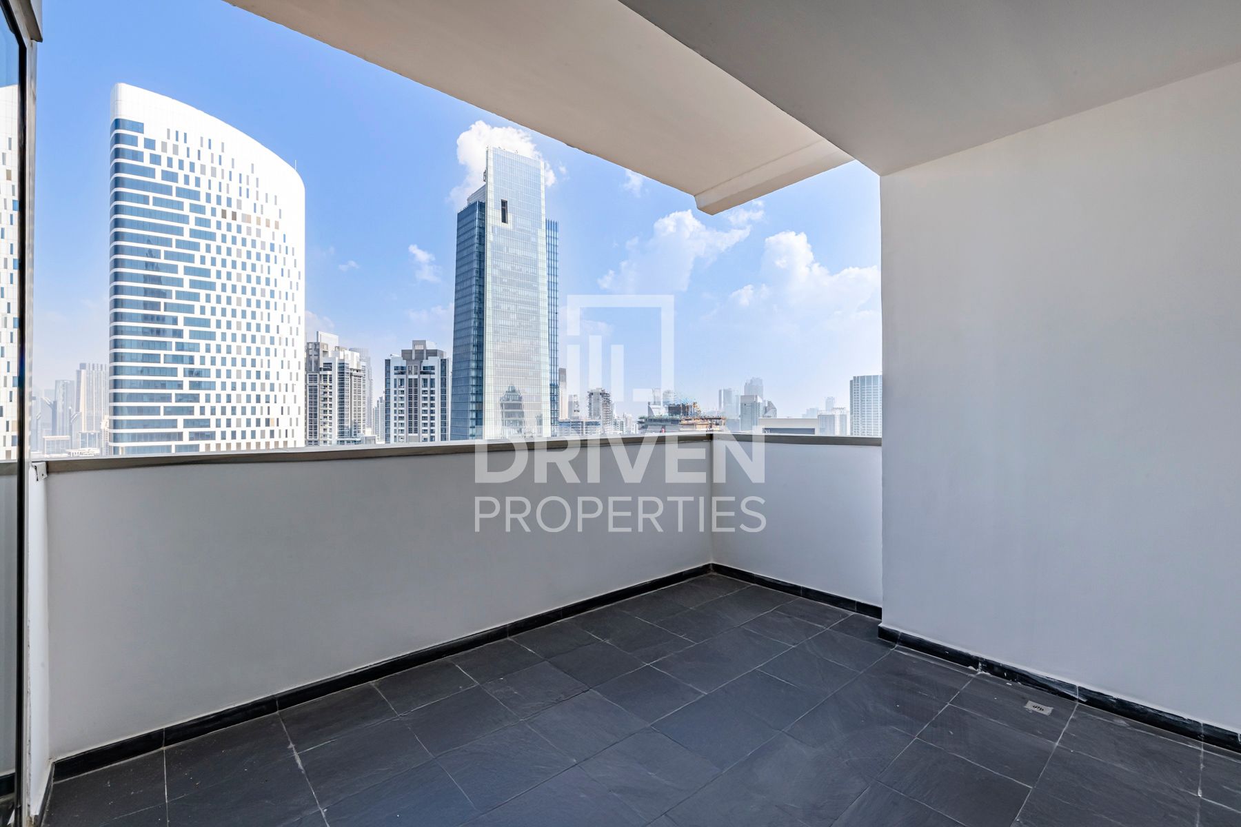 Vacant Office High Floor Close to Metro