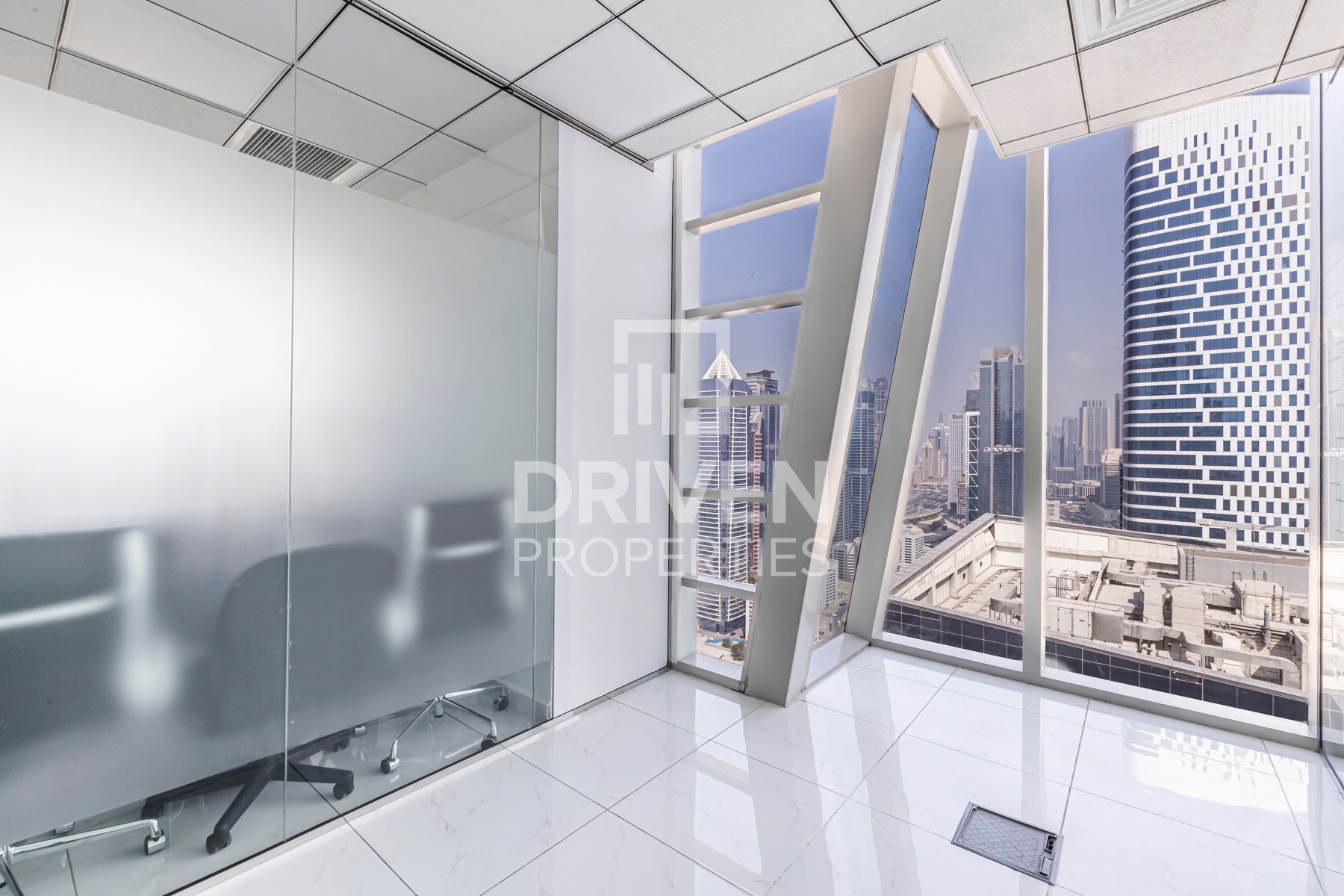 Vacant Office High Floor Close to Metro