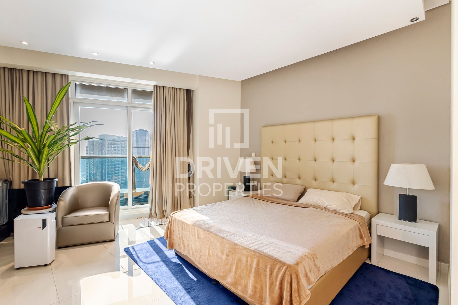 Great Location Elegant Unit with Modern Layout