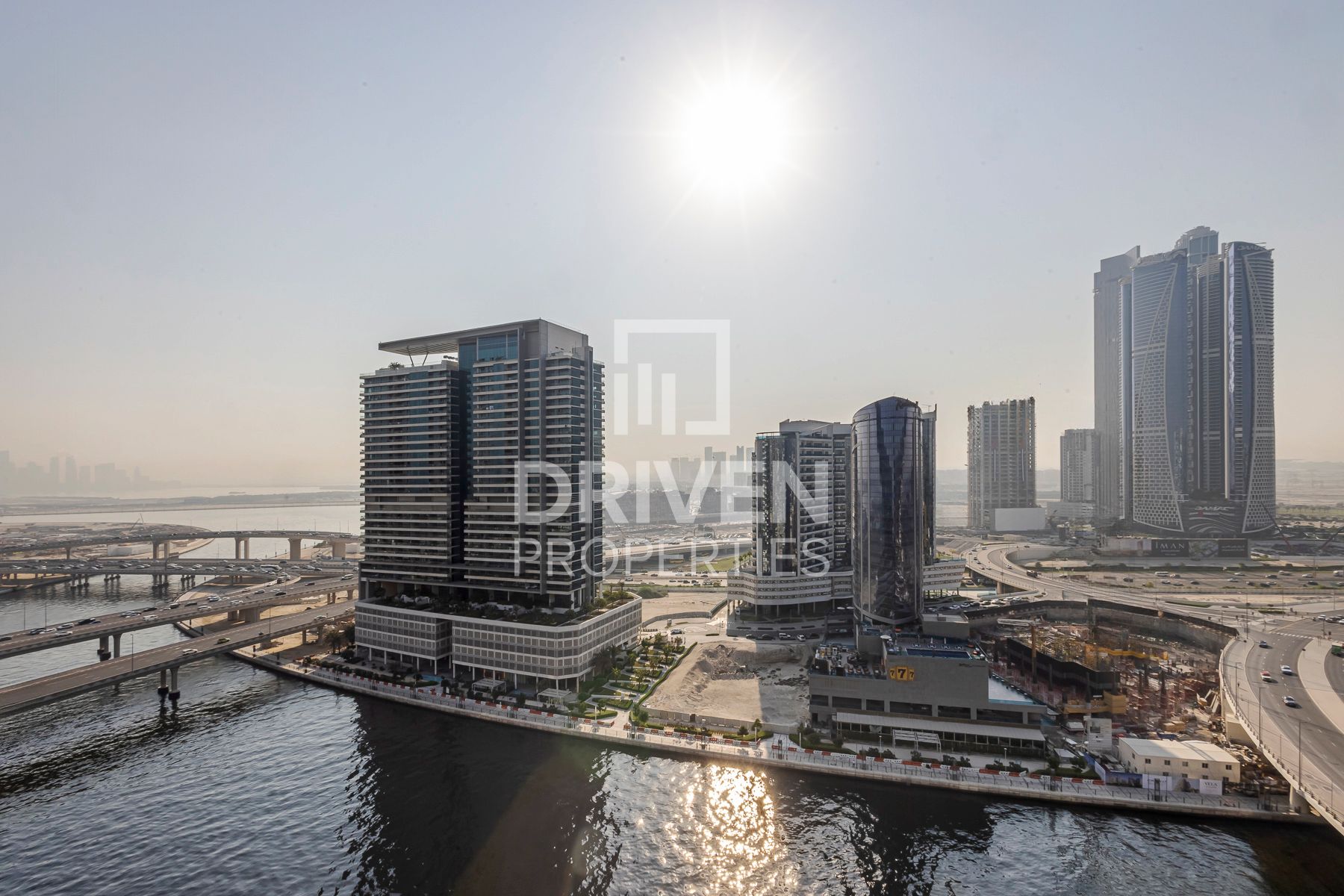 Great Location Elegant Unit with Modern Layout