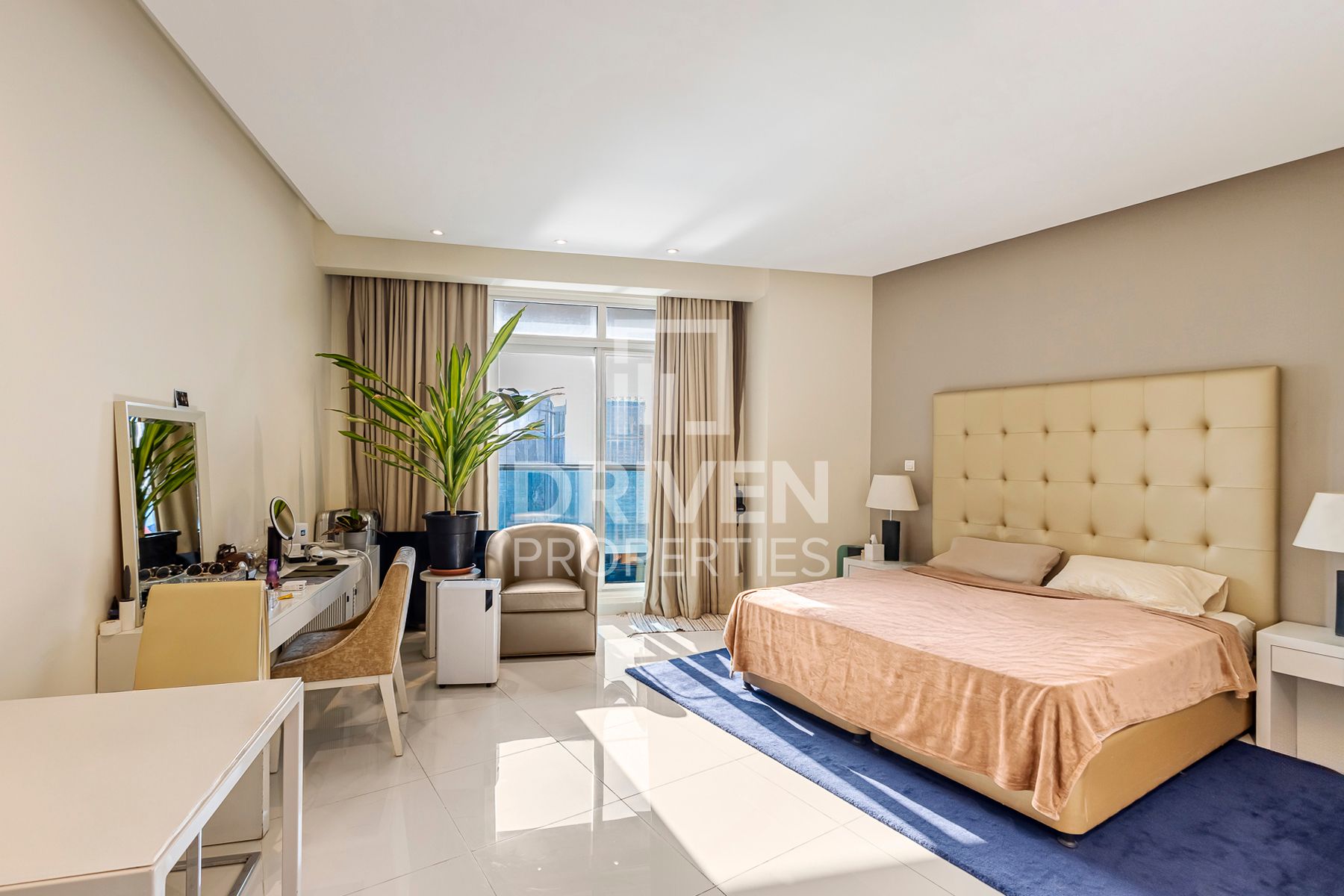 Great Location Elegant Unit with Modern Layout