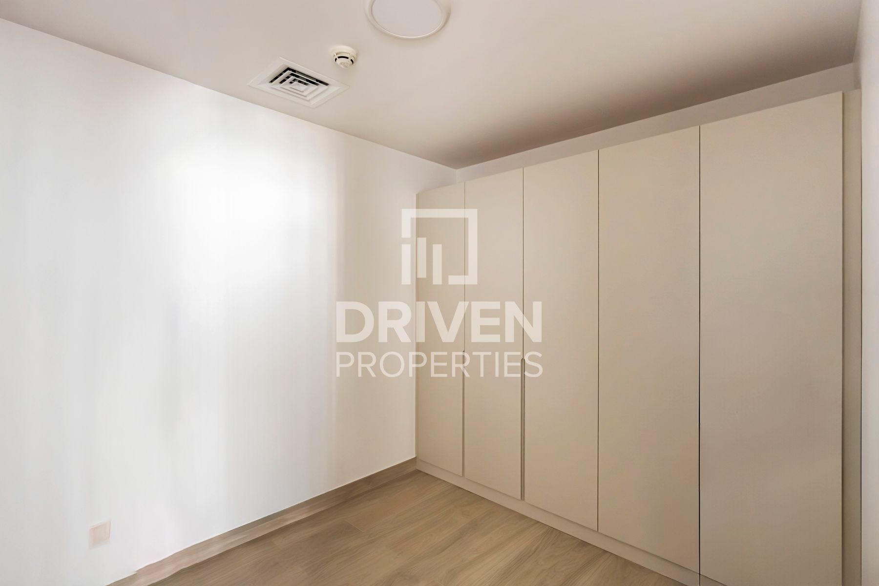 Huge Layout plus Study Room Lake View Vacant