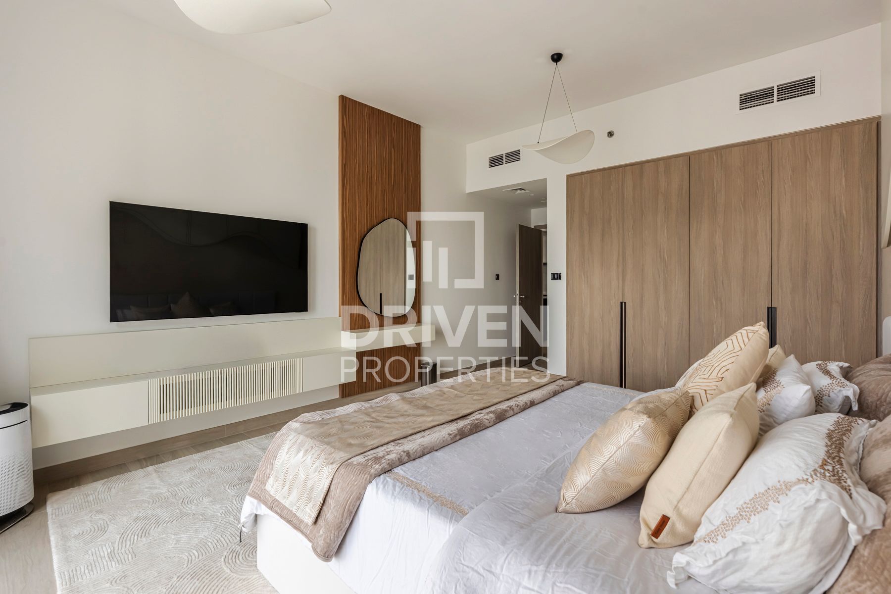 Huge Layout plus Study Room Lake View Vacant