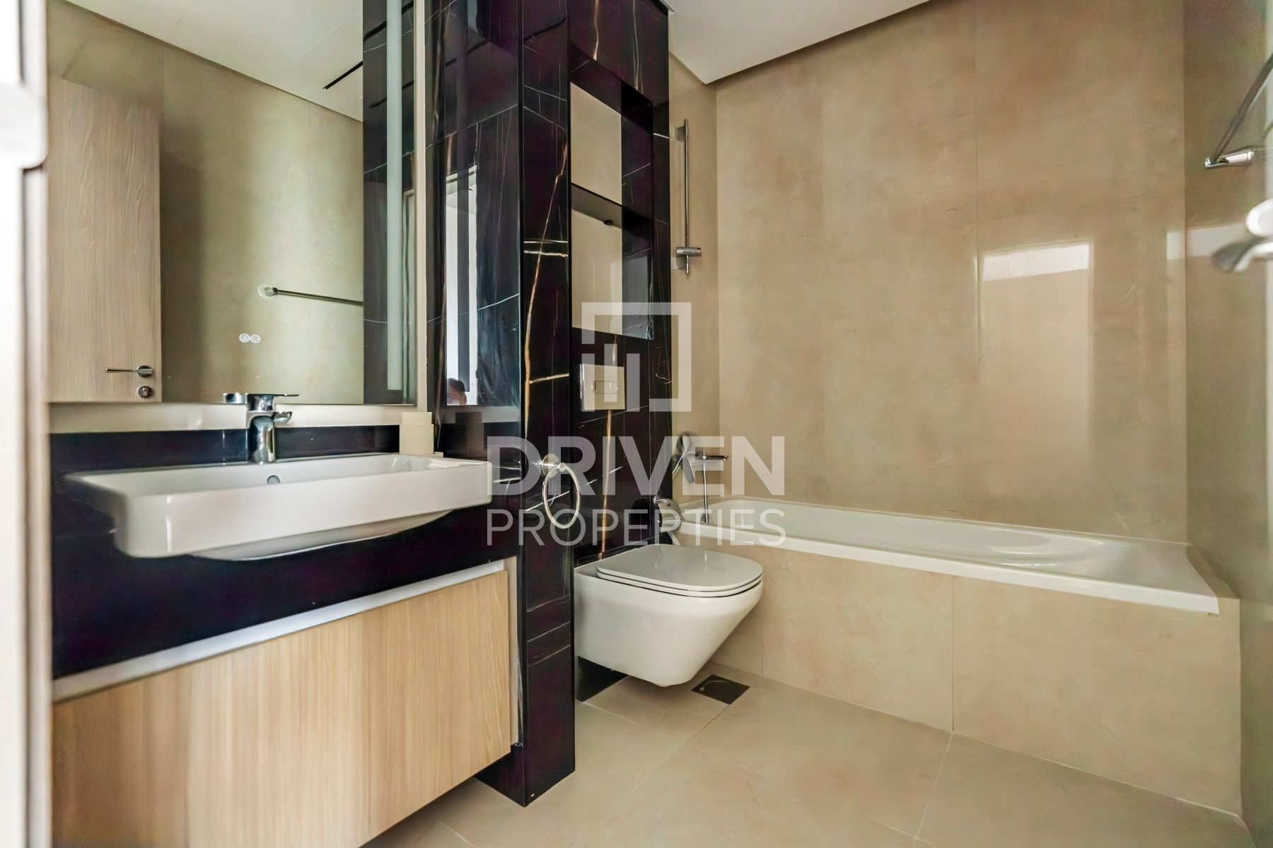 Huge Layout plus Study Room Lake View Vacant