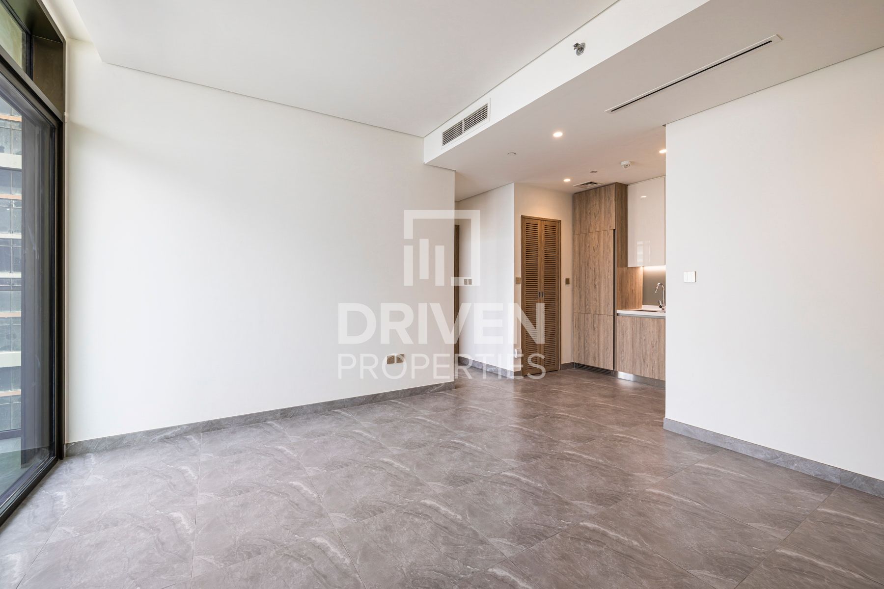 Ready to move in Prime Location Modern Layout