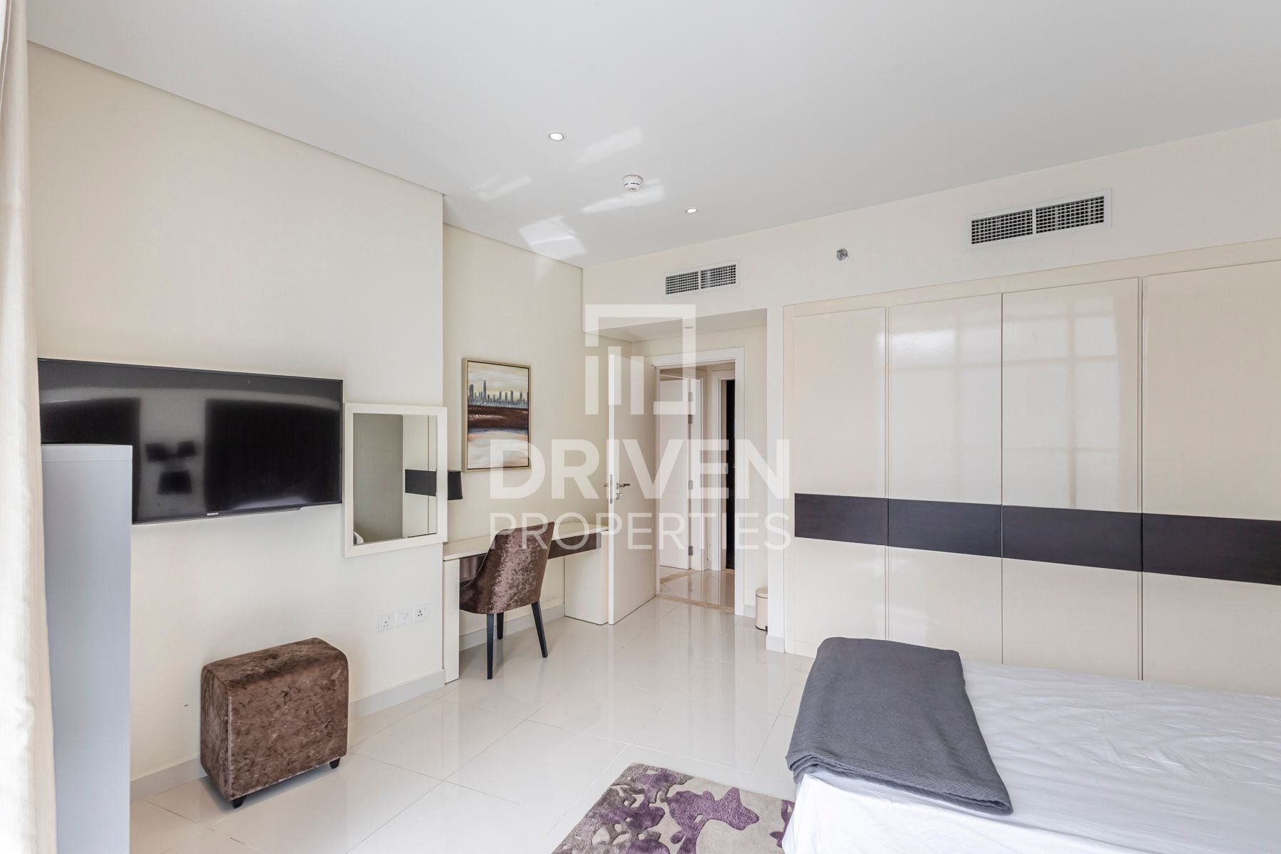 Vacant Well-maintained Fully Furnished