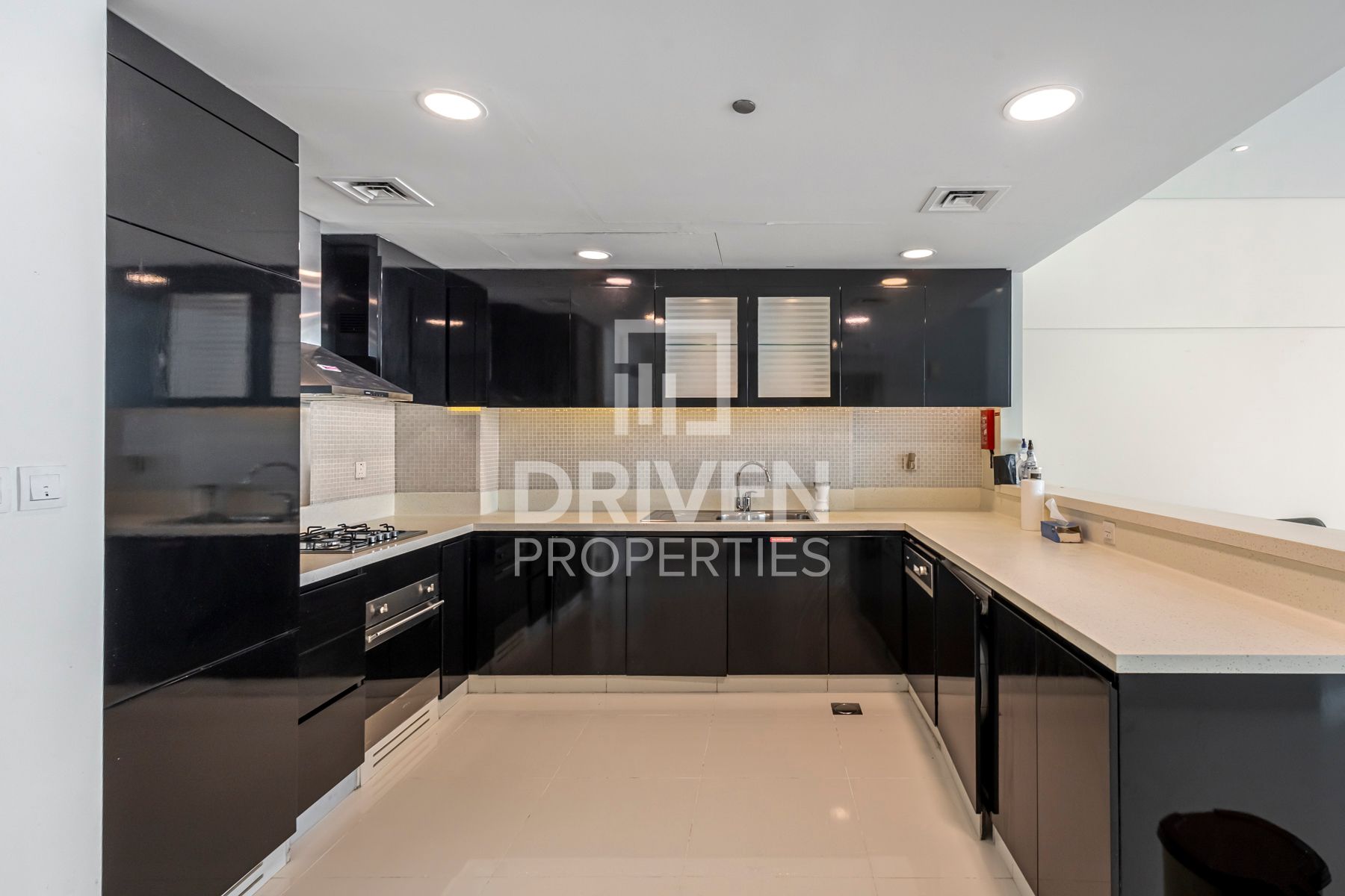 Vacant Well-maintained Fully Furnished