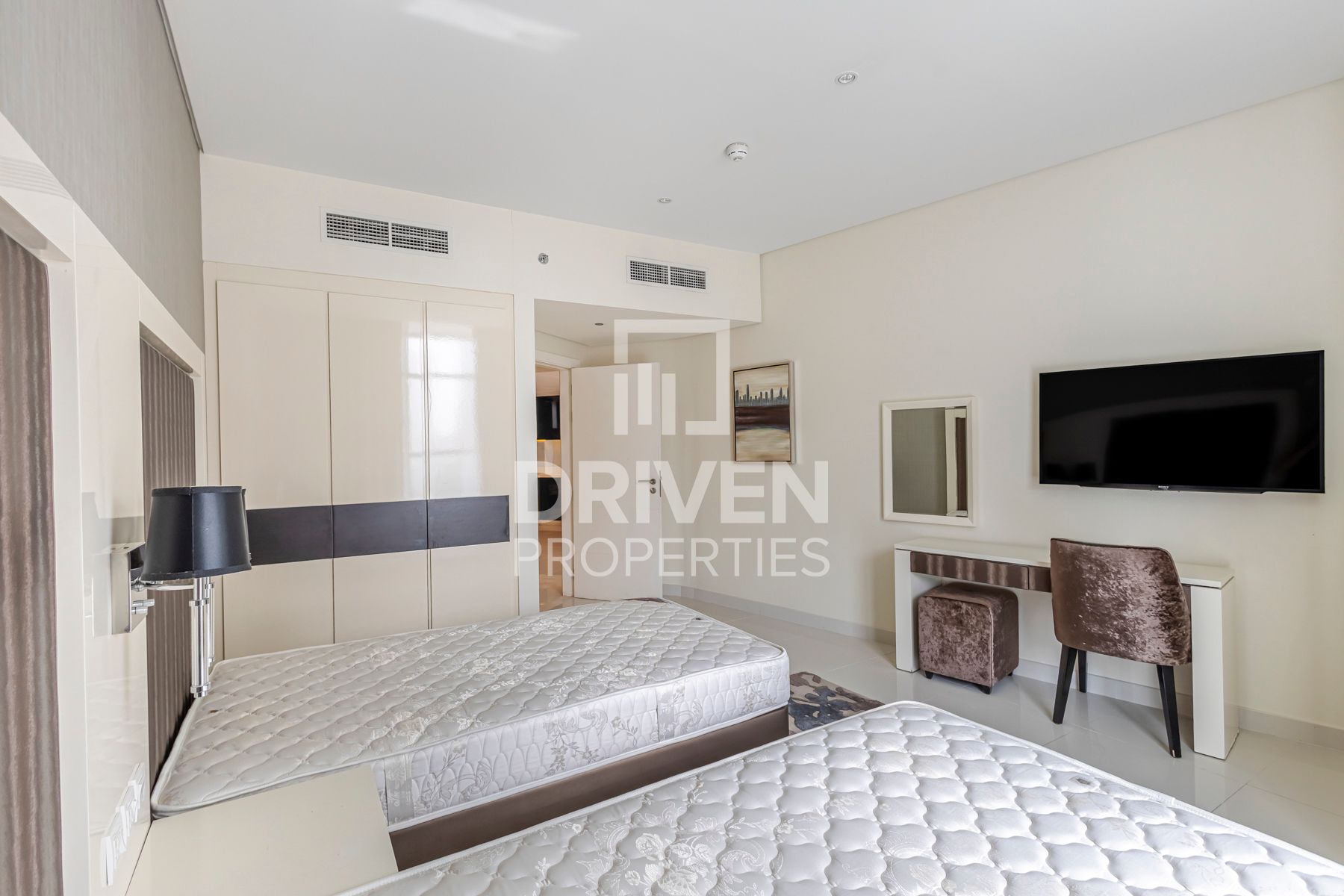 Vacant Well-maintained Fully Furnished