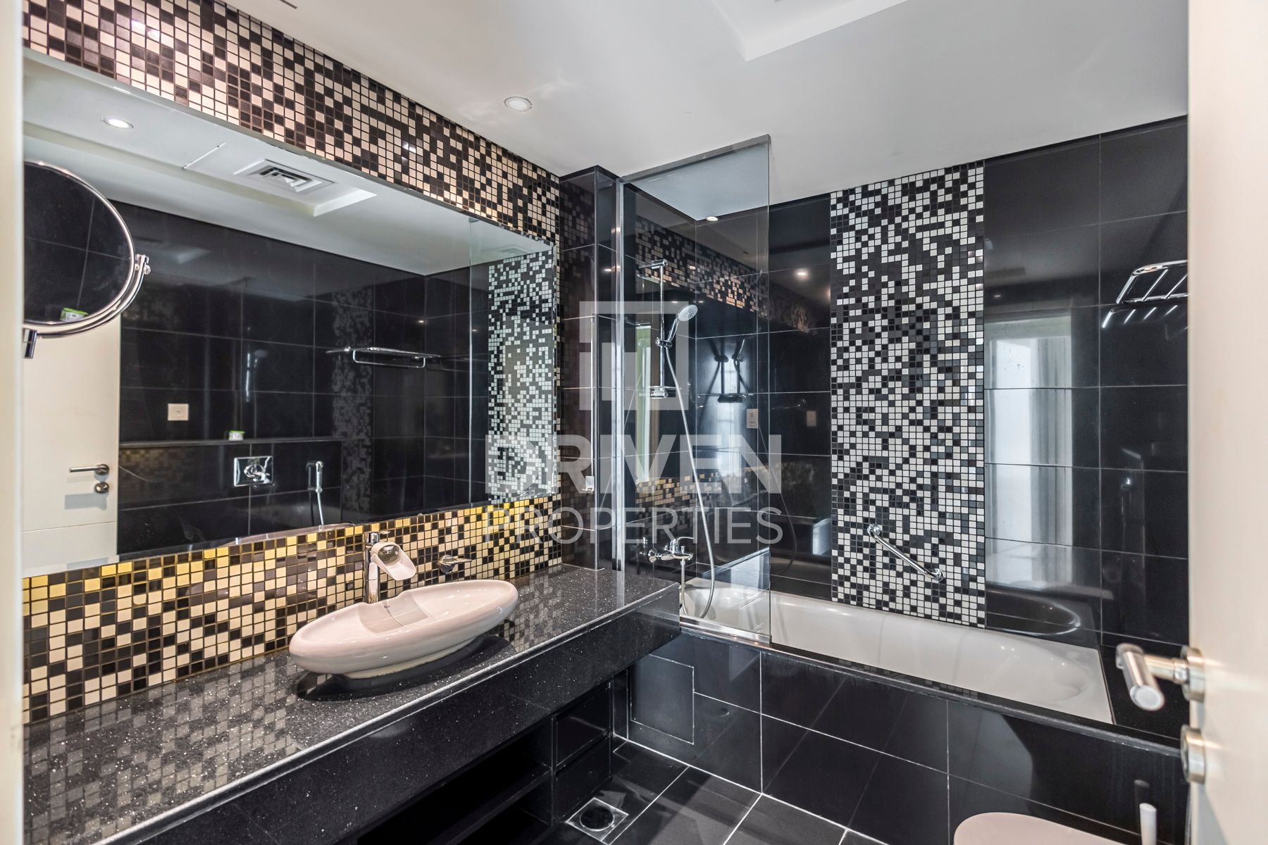 Vacant Well-maintained Fully Furnished