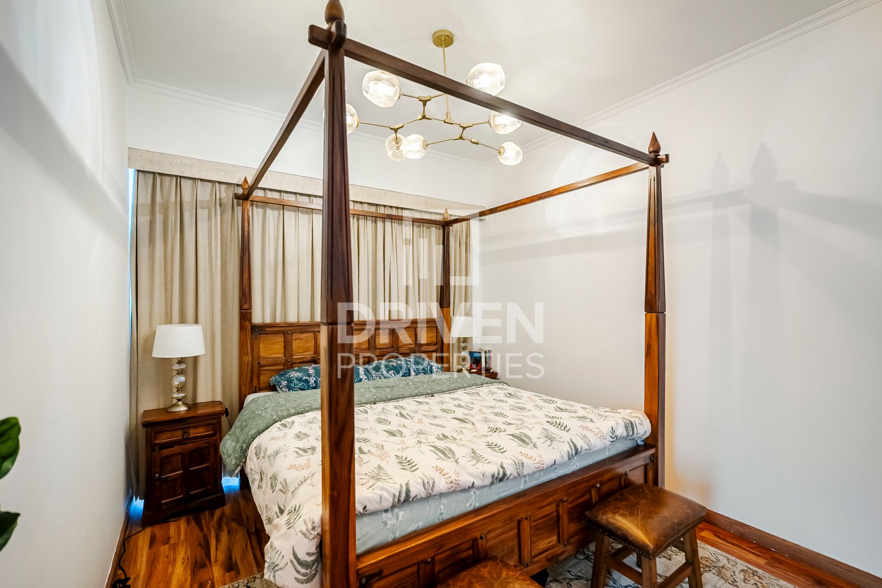 Bright Unit Skyline View Beautifully Furnished