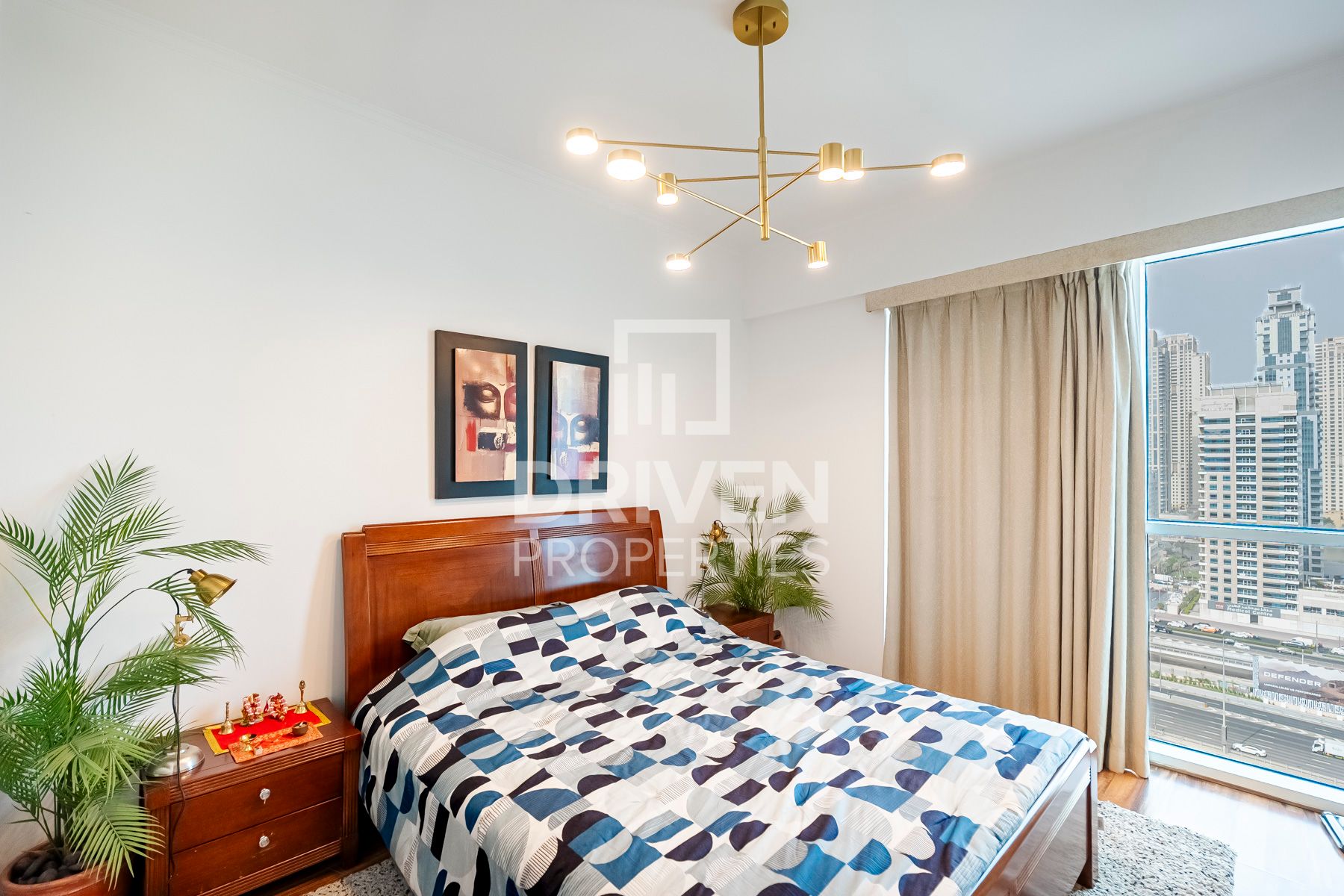 Bright Unit Skyline View Beautifully Furnished