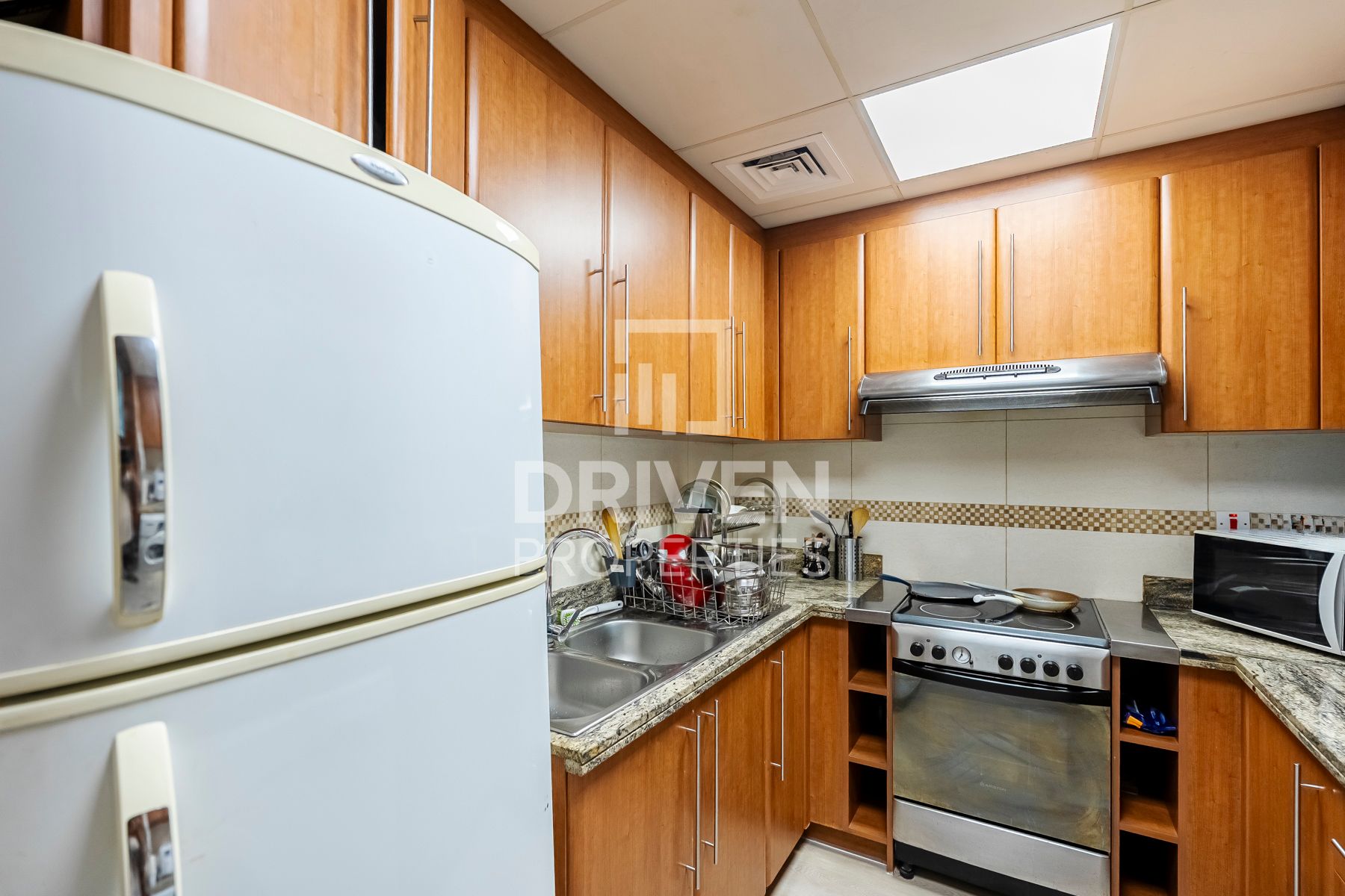 Bright Unit Skyline View Beautifully Furnished