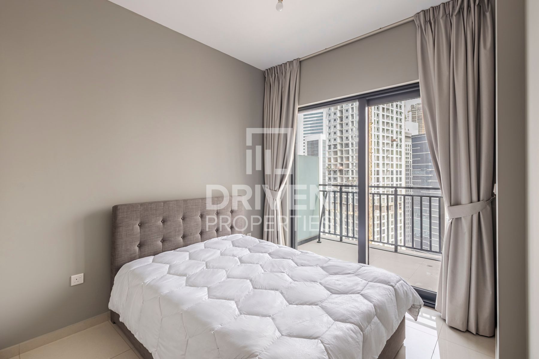 Amazing Canal View High Floor Close to Metro