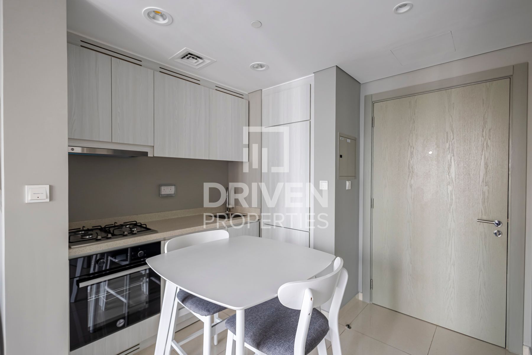 Amazing Canal View High Floor Close to Metro