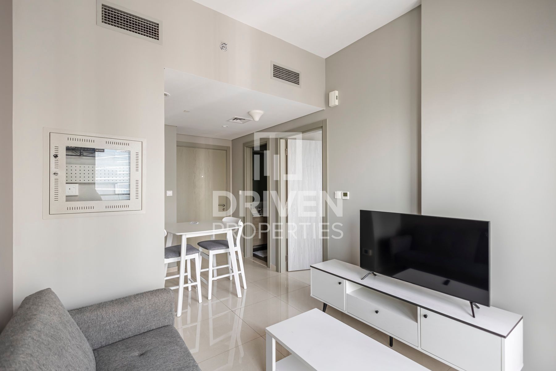 Amazing Canal View High Floor Close to Metro