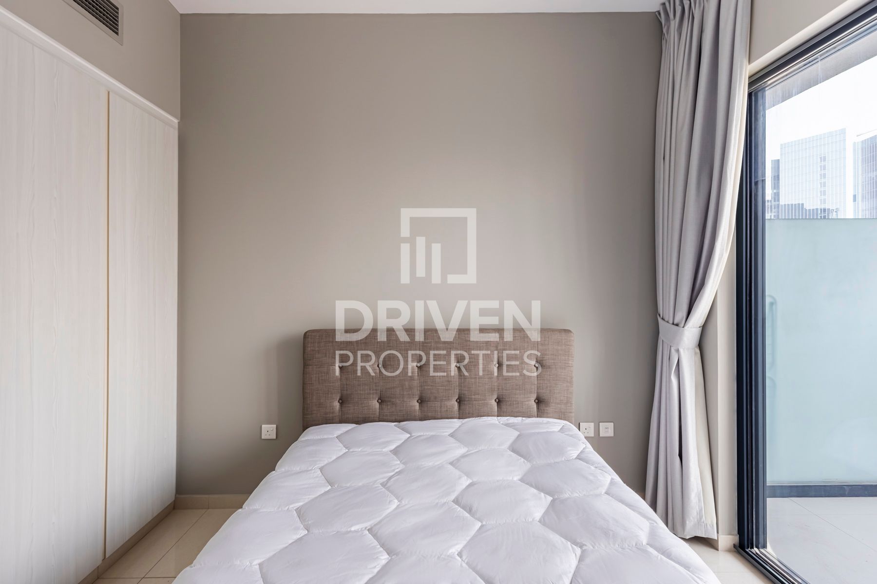 Amazing Canal View High Floor Close to Metro