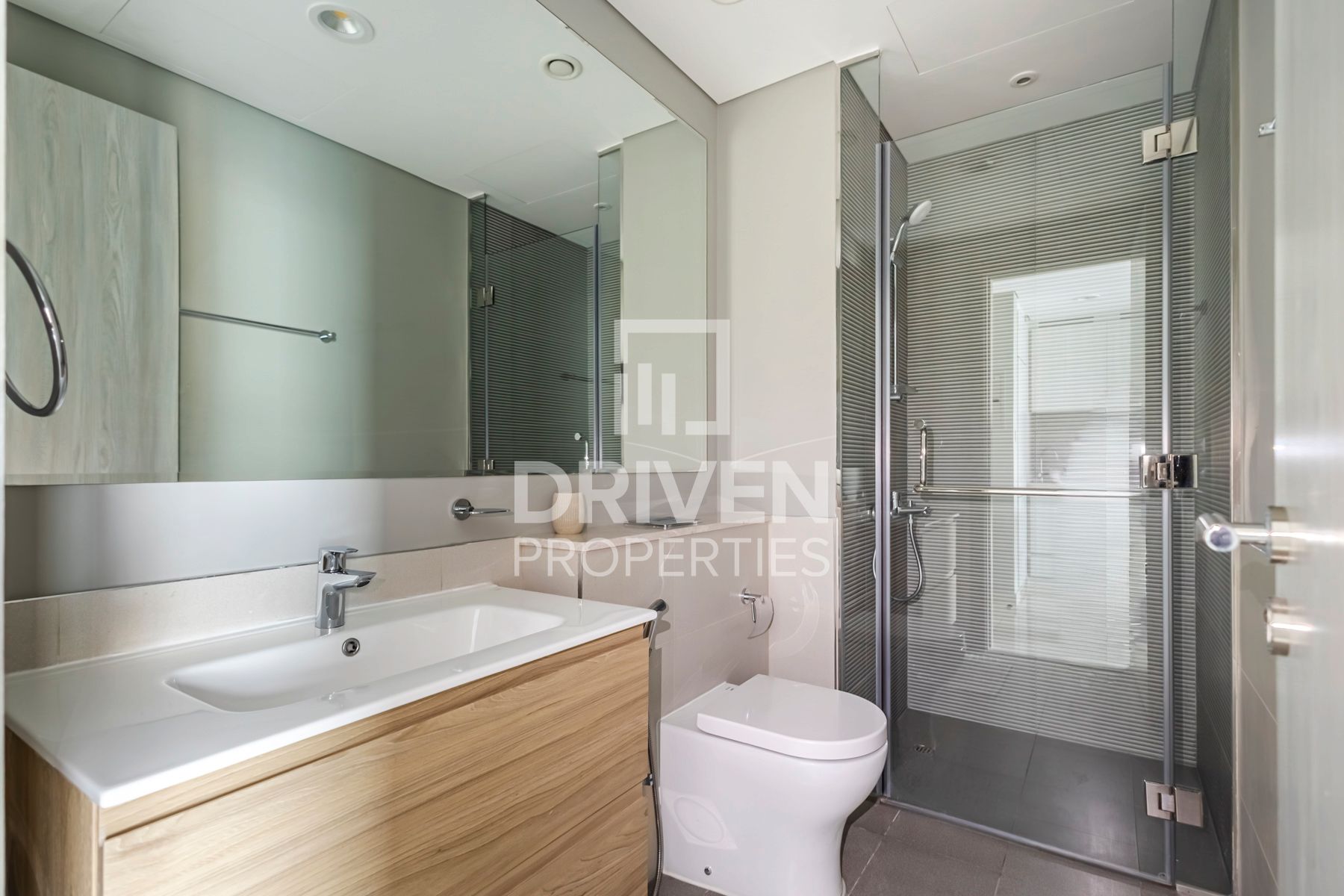 Amazing Canal View High Floor Close to Metro