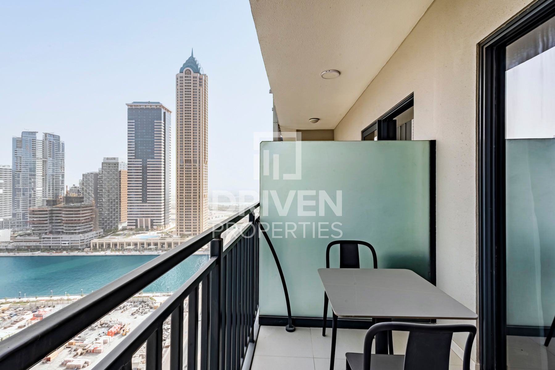 Amazing Canal View High Floor Close to Metro