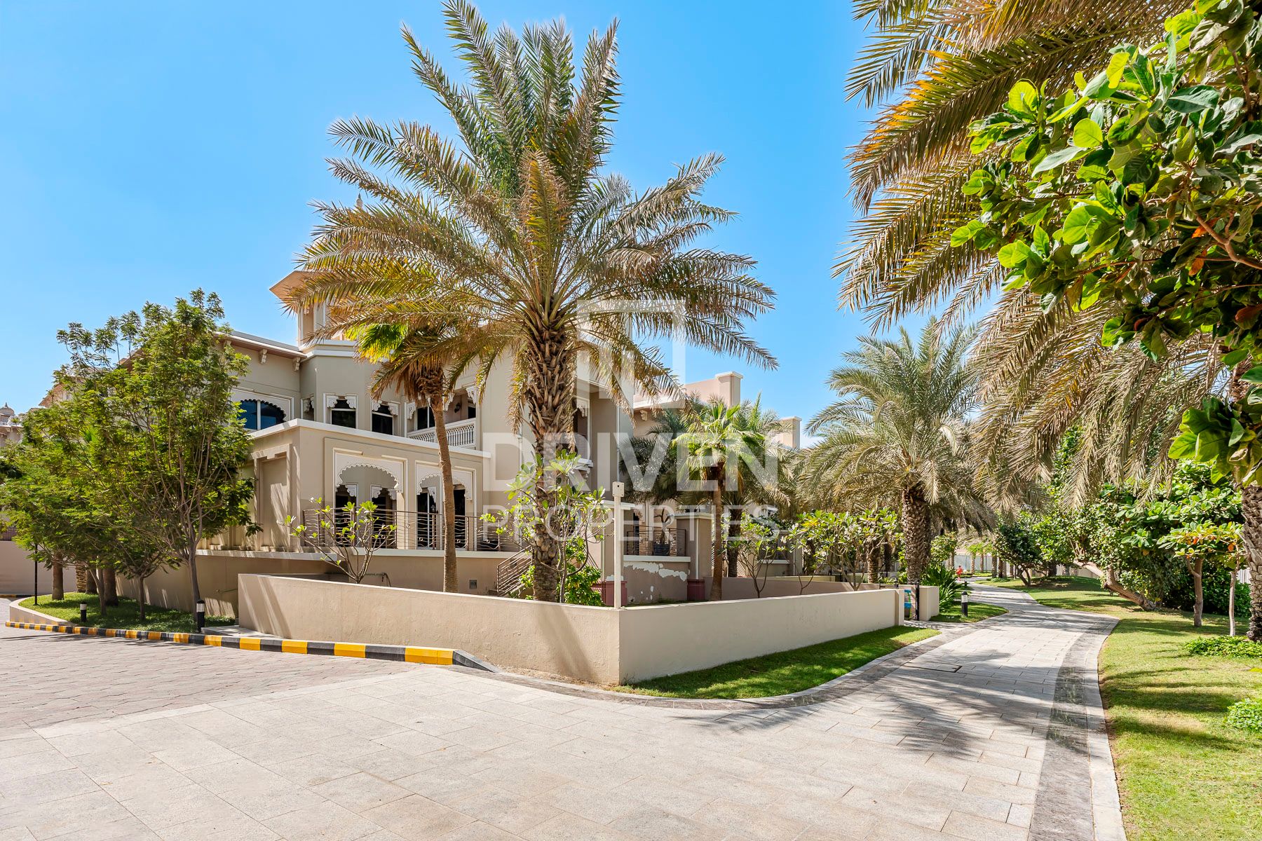 4 bedroom villa for sale in Mughal. Beachfront Luxury Private Pool Top Location
