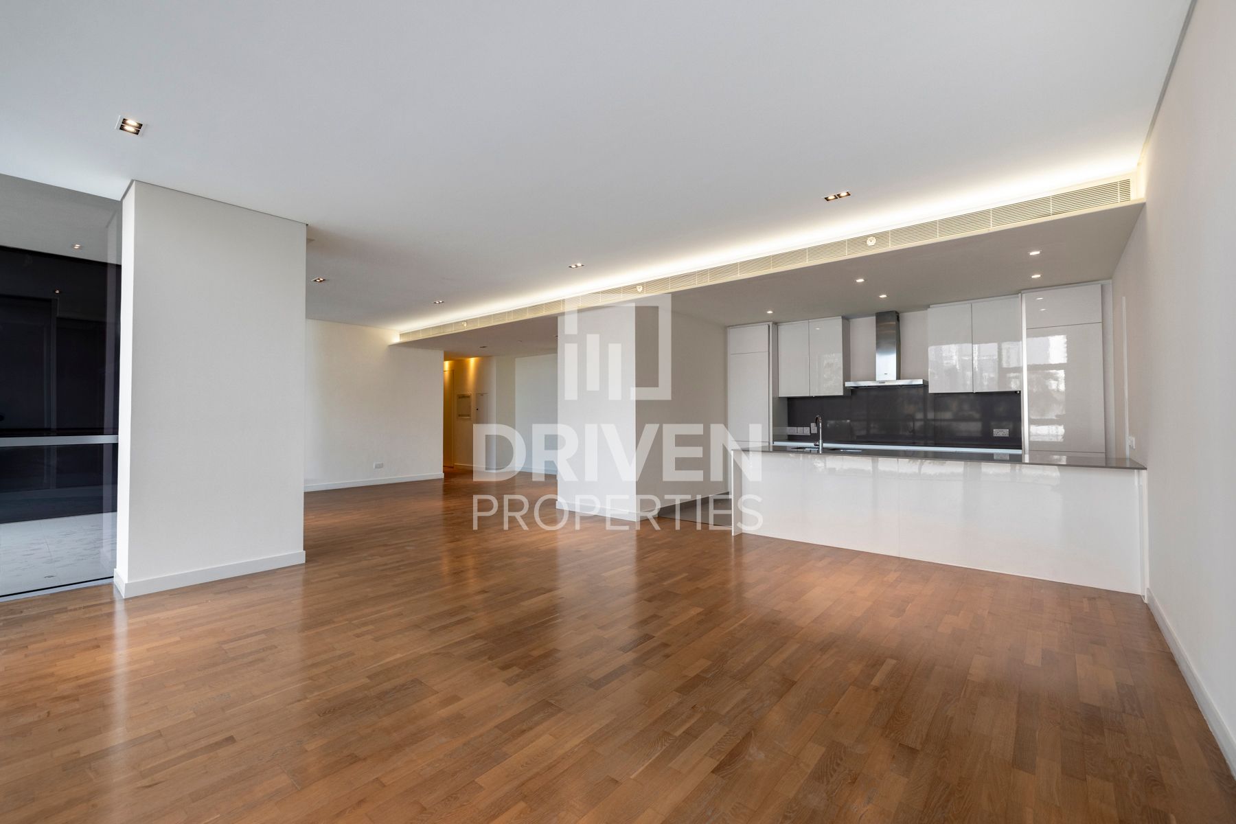 Coca-Cola Arena View Ready to move in Spacious