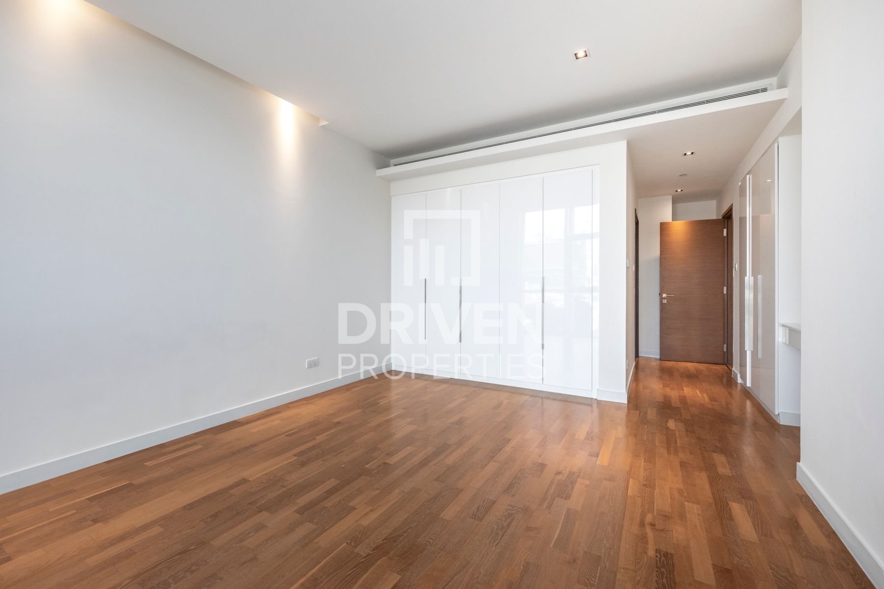 Coca-Cola Arena View Ready to move in Spacious