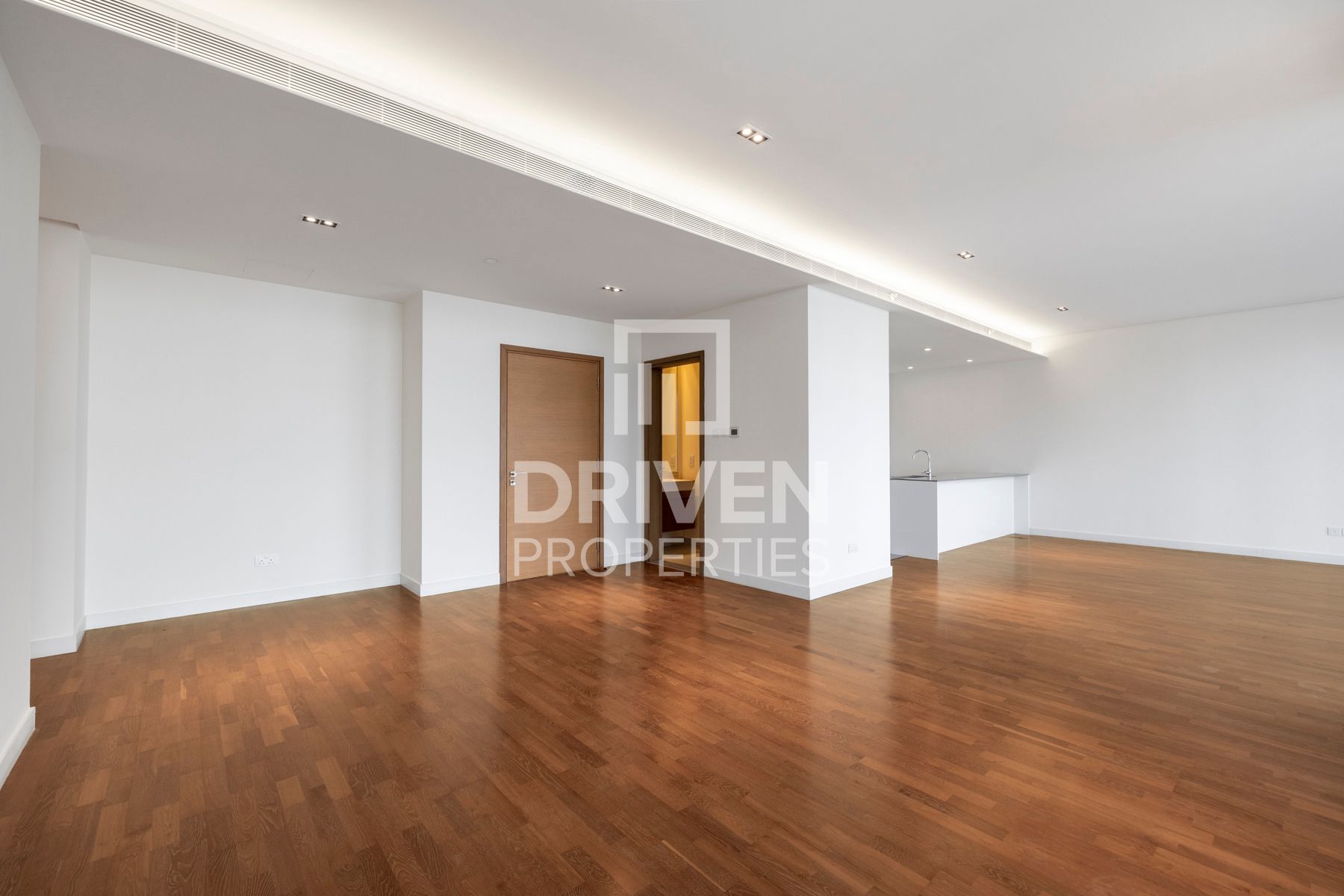 Coca-Cola Arena View Ready to move in Spacious