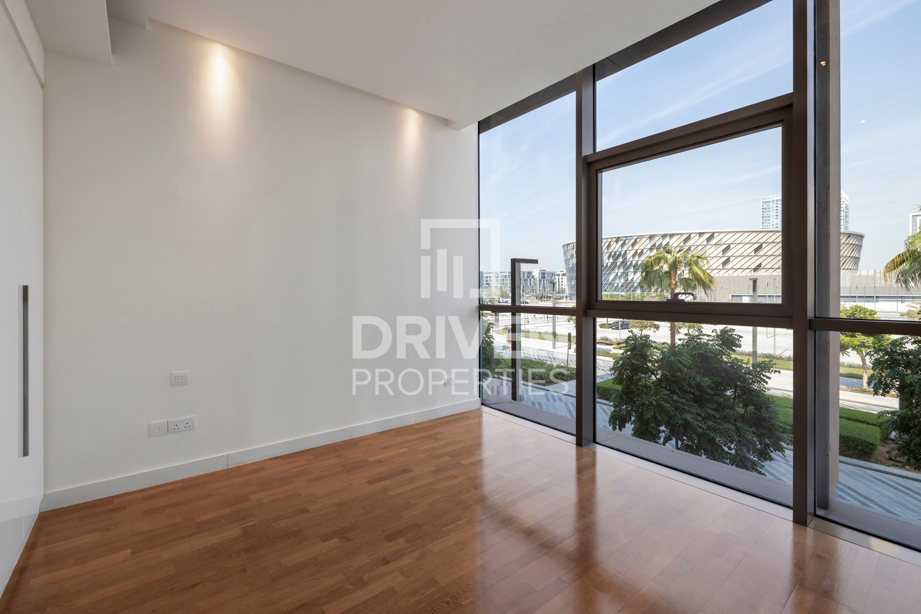 Coca-Cola Arena View Ready to move in Spacious