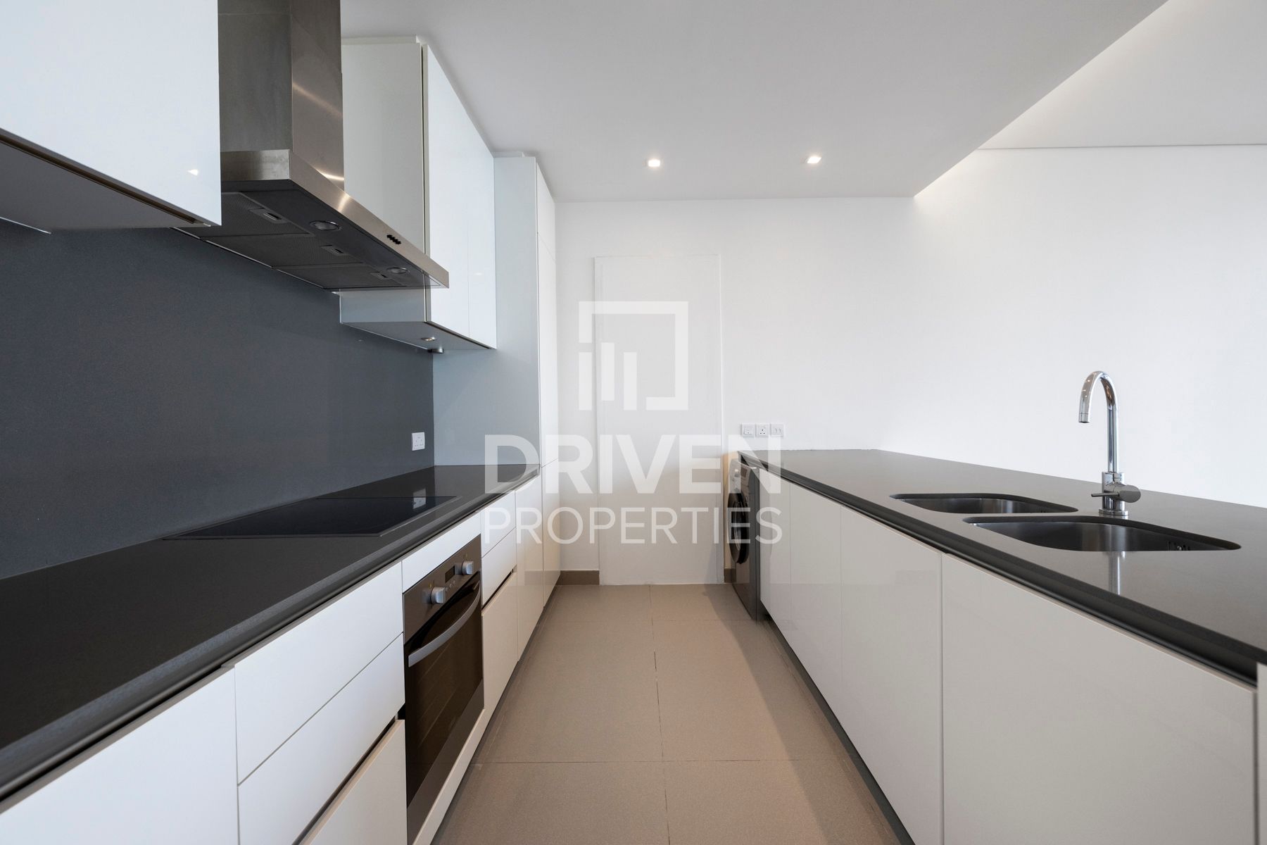 Coca-Cola Arena View Ready to move in Spacious