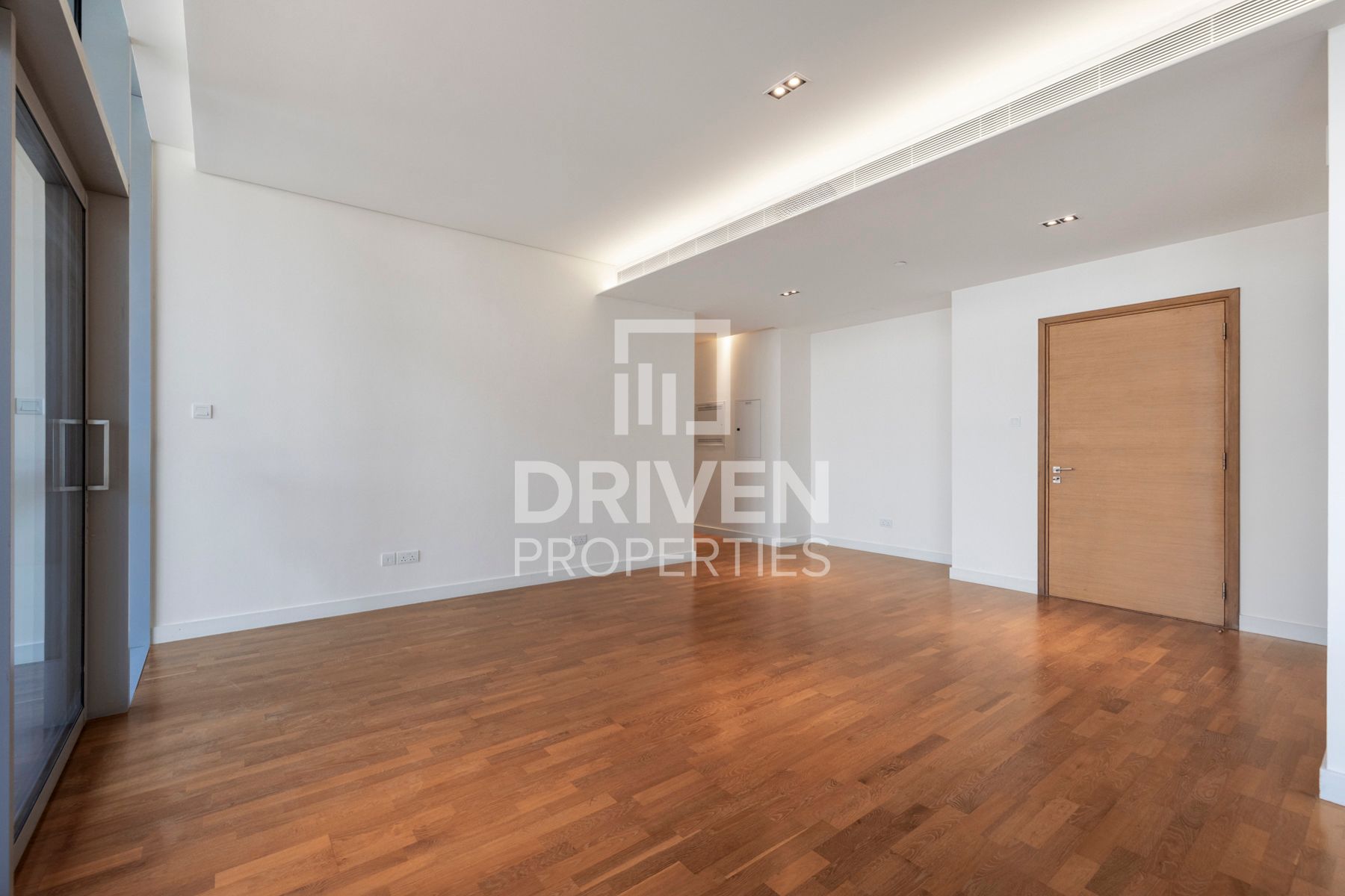 Coca-Cola Arena View Ready to move in Spacious