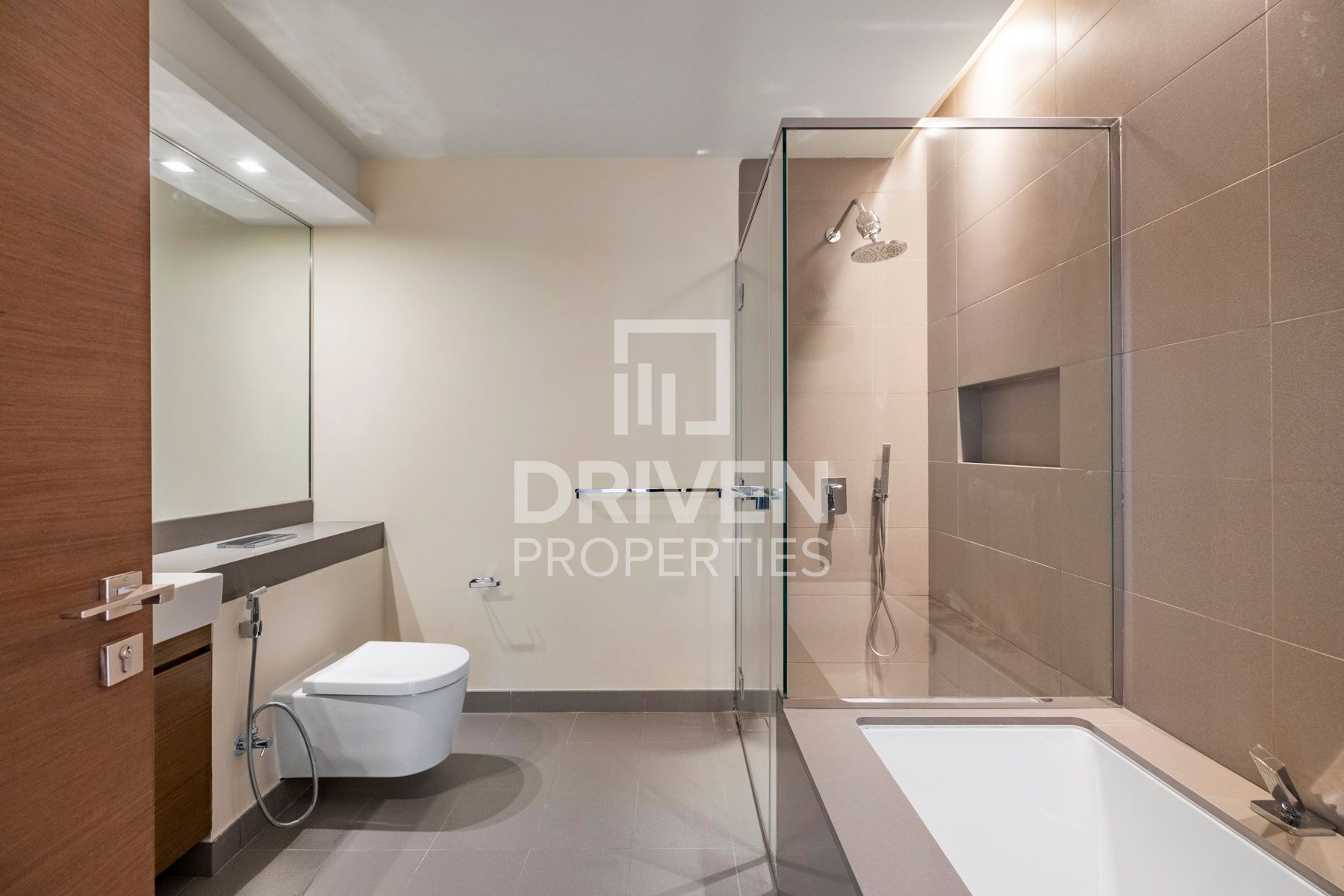 Coca-Cola Arena View Ready to move in Spacious